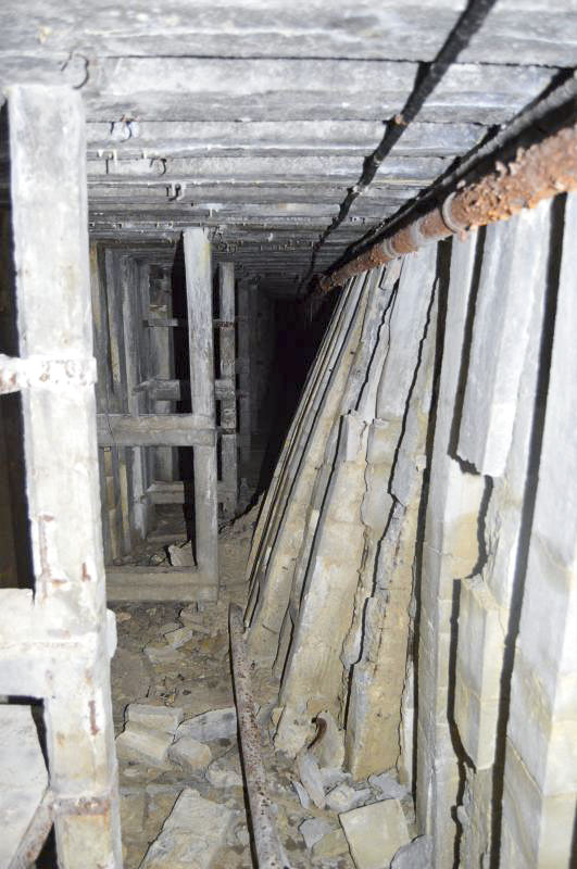 Ligne Maginot - LARCHE (L) - (Ouvrage d'infanterie) - Éboulement du couloir principal en dortoir; 2016