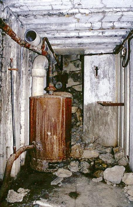 Ligne Maginot - LARCHE (L) - (Ouvrage d'infanterie) - Restant de la chaudière semble-t-il.