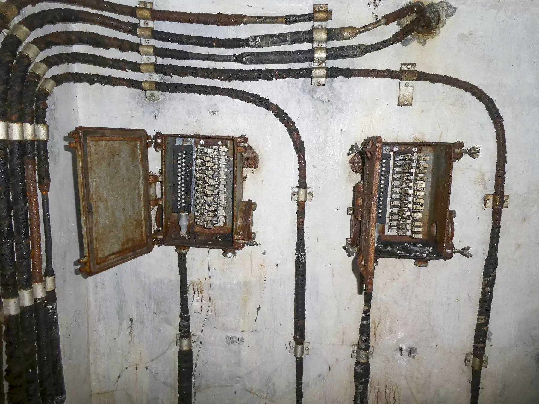 Ligne Maginot - COL DE SEGRA - (Chambre de coupure) -  - ELLENA Daniel - CUNY Philippe