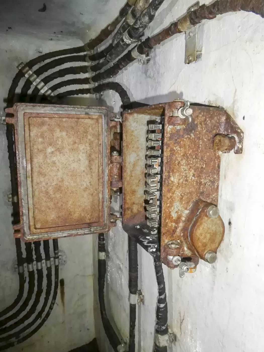 Ligne Maginot - COL DE SEGRA - (Chambre de coupure) -  - ELLENA Daniel - CUNY Philippe