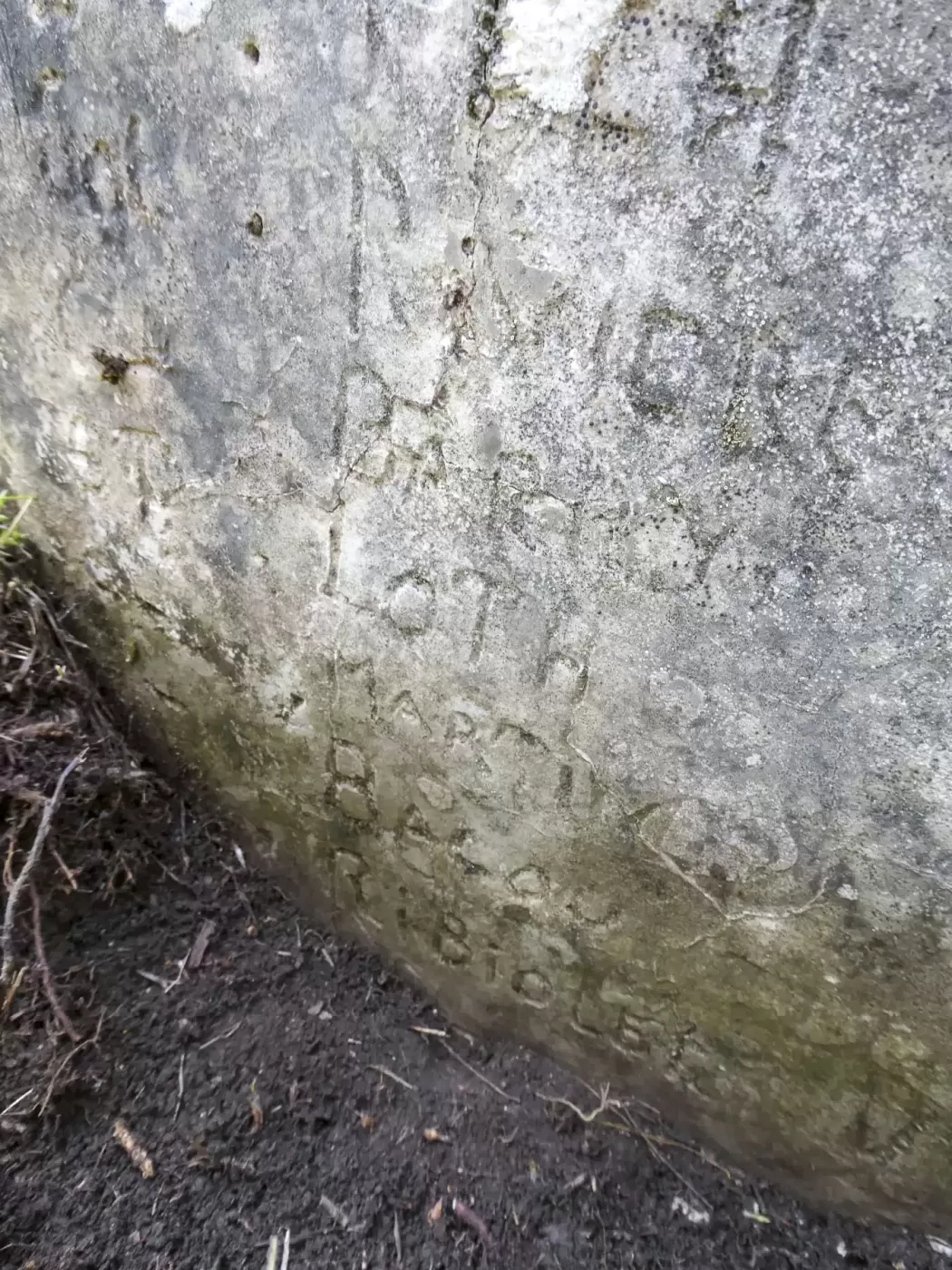 Ligne Maginot - COL DE SEGRA - (Chambre de coupure) - Borne prés de la chambre  - ELLENA Daniel - CUNY Philippe