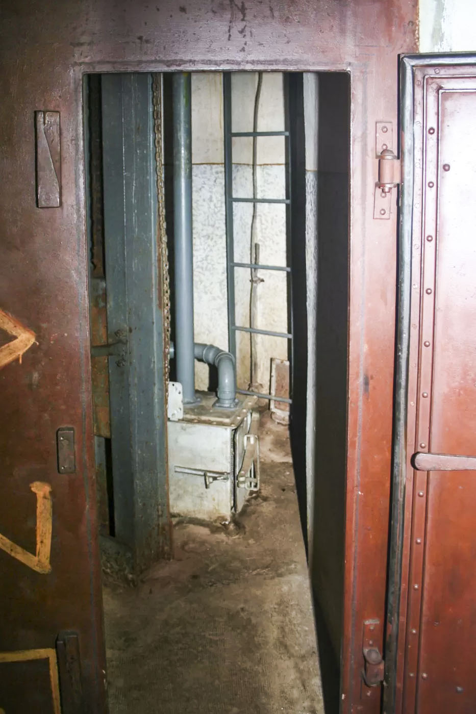 Ligne Maginot - ZEITERHOLZ - X6 - (Abri) - Cloche GFM
Porte étanche d'accès  - Michel Teiten