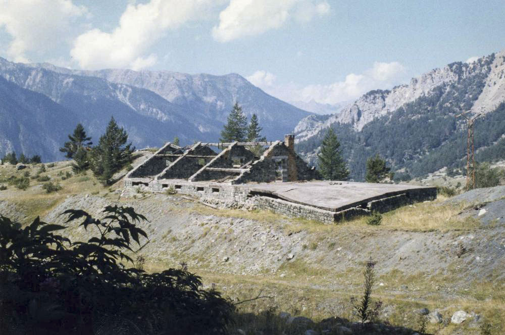 Ligne Maginot - LES AITTES - (Casernement) - Photo datant des années 2000