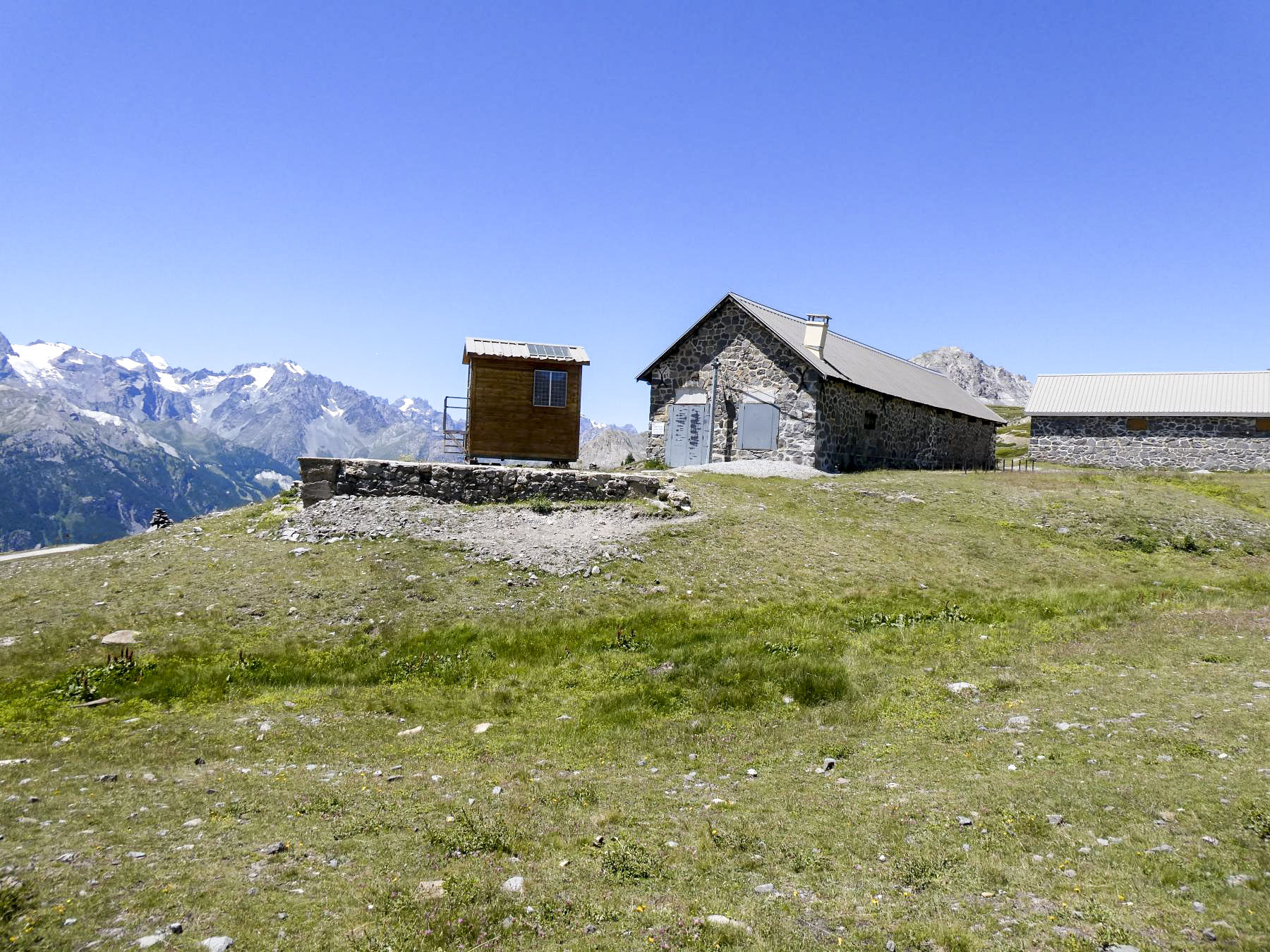 Ligne Maginot - SAINT-CHAFFREY - GRANON (STATION HAUTE) - (Téléphérique ( Recette)) - Restes du socle de la recette haute. - ELLENA Daniel - CUNY Philippe