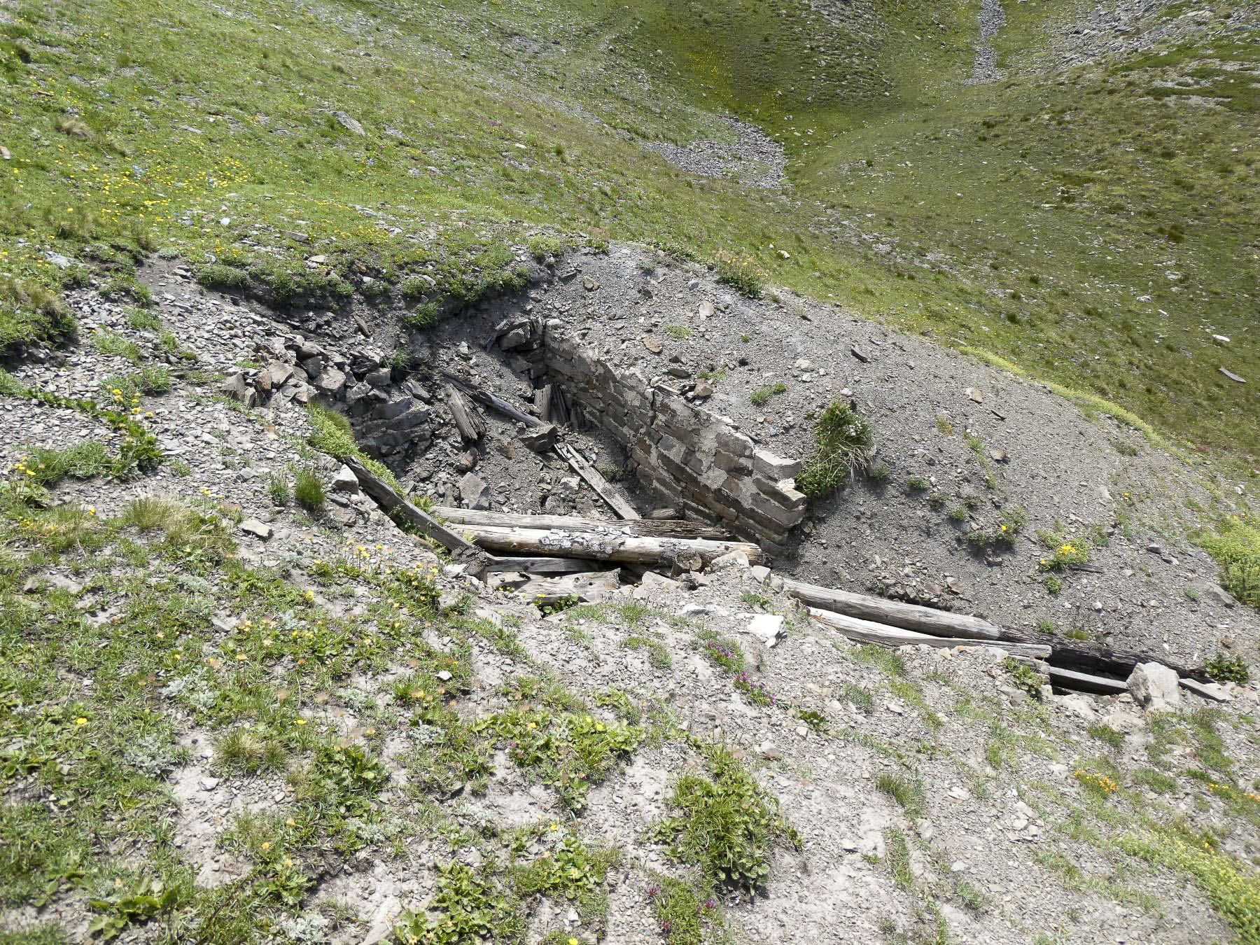 Ligne Maginot - COL DE BUFFERE EST 4 - (Cuve pour arme d'infanterie) -  - ELLENA Daniel - CUNY Philippe