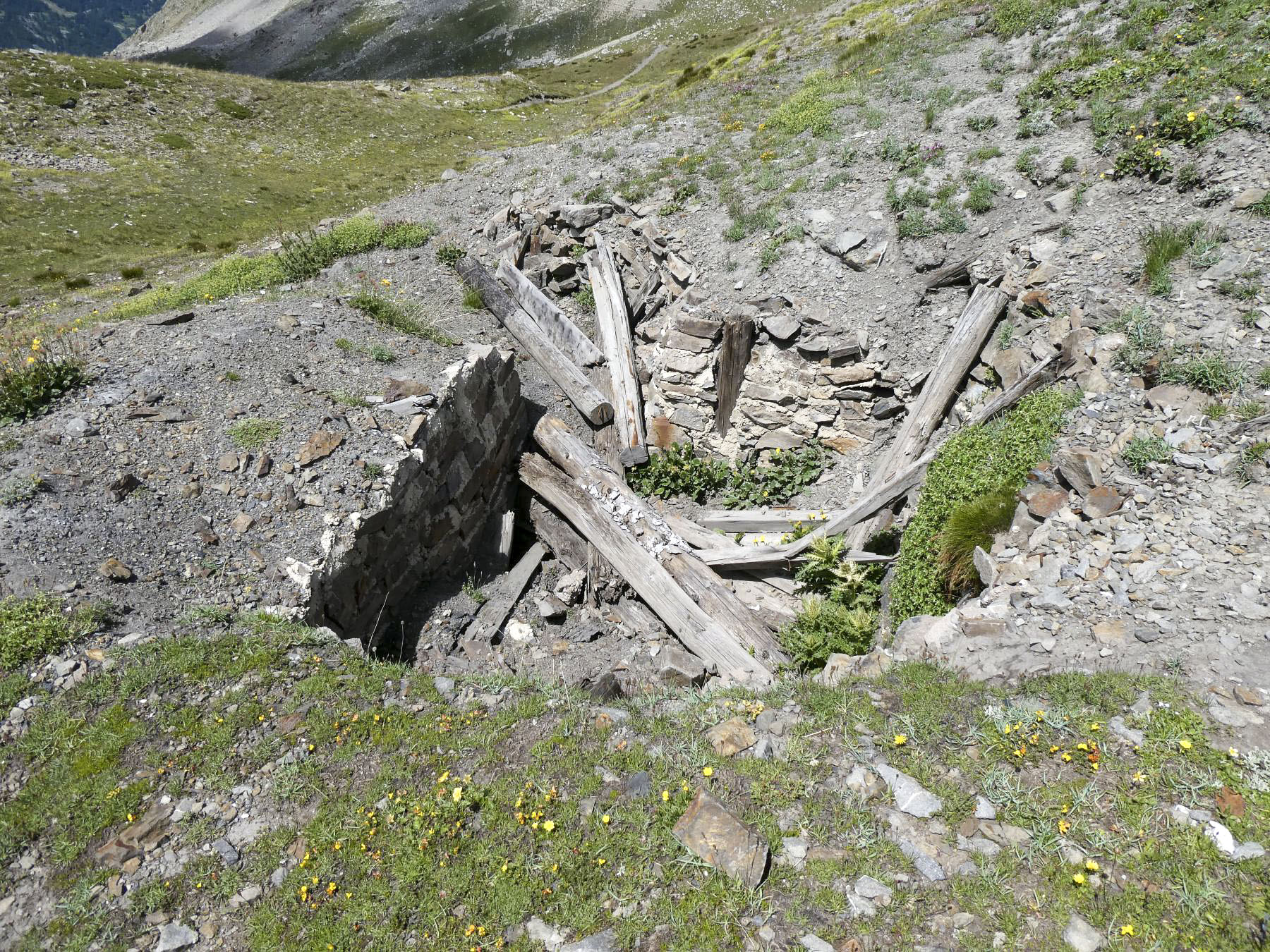 Ligne Maginot - COL DE BUFFERE EST 4 - (Cuve pour arme d'infanterie) -  - ELLENA Daniel - CUNY Philippe