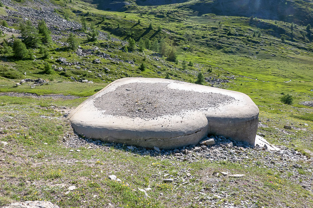 Ligne Maginot - COL DE GRANON - (Ouvrage d'infanterie) - Bloc 1
Vue de dessus  - Michel Teiten