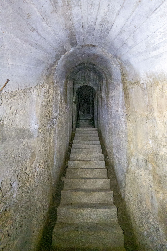 Ligne Maginot - COL DE GRANON - (Ouvrage d'infanterie) - Bloc 1
Descente vers les dessous - Michel Teiten