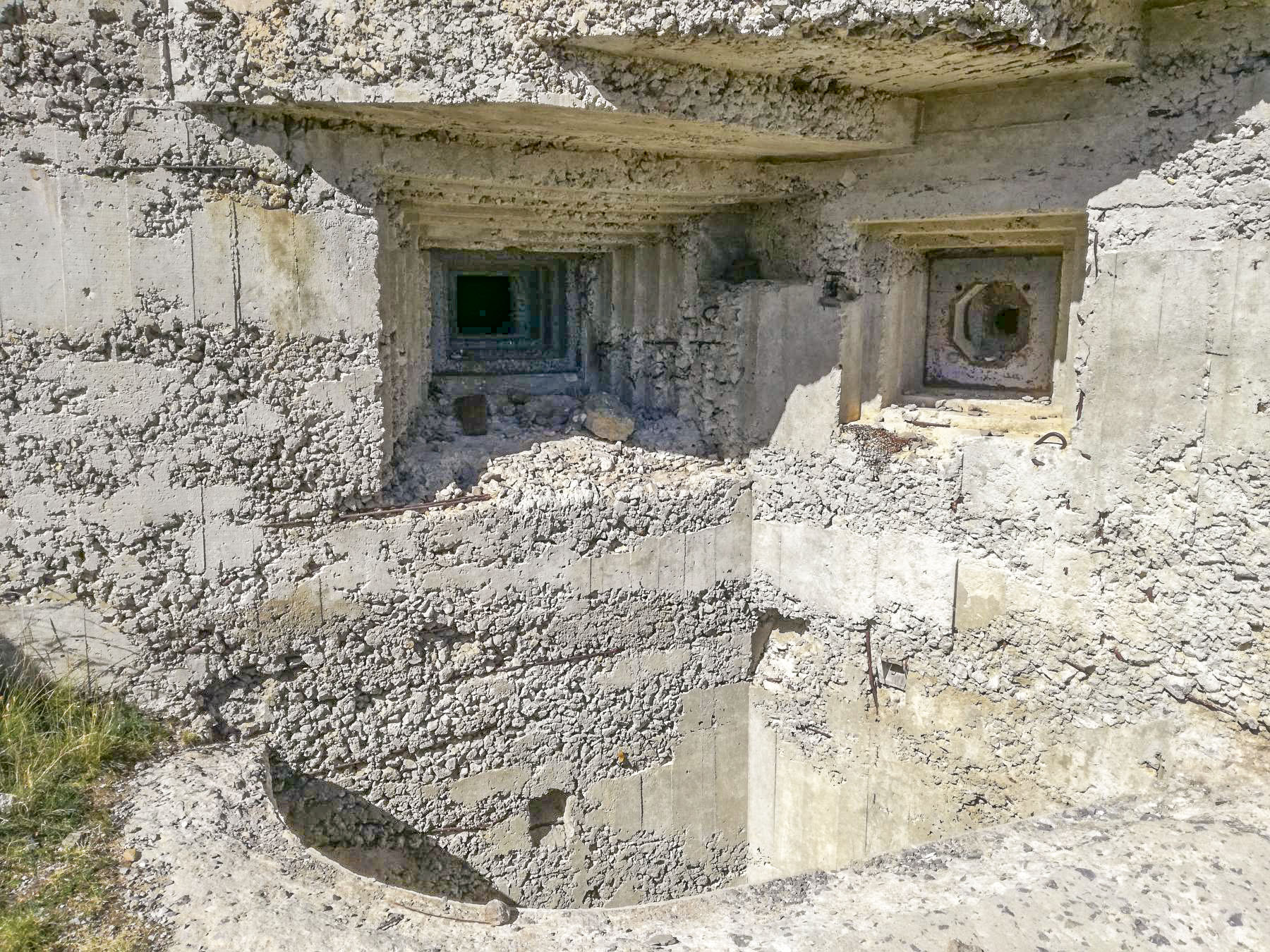 Ligne Maginot - COL DE GRANON - (Ouvrage d'infanterie) - Bloc 3 
Créneaux FM et mitrailleuses