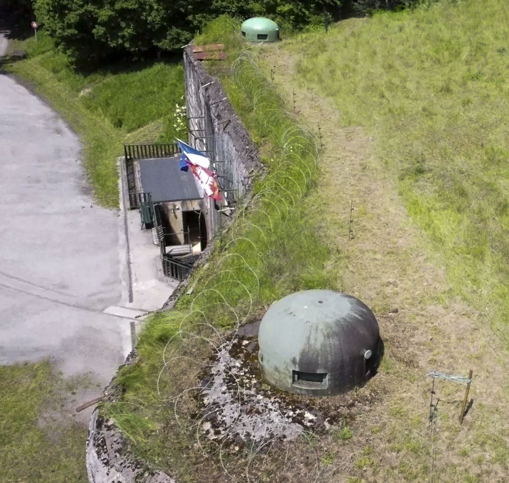 Ligne Maginot - FOUR A CHAUX - FAC - (Ouvrage d'artillerie) - Entrée munitions
Les deux cloches GFM - J.Luc
