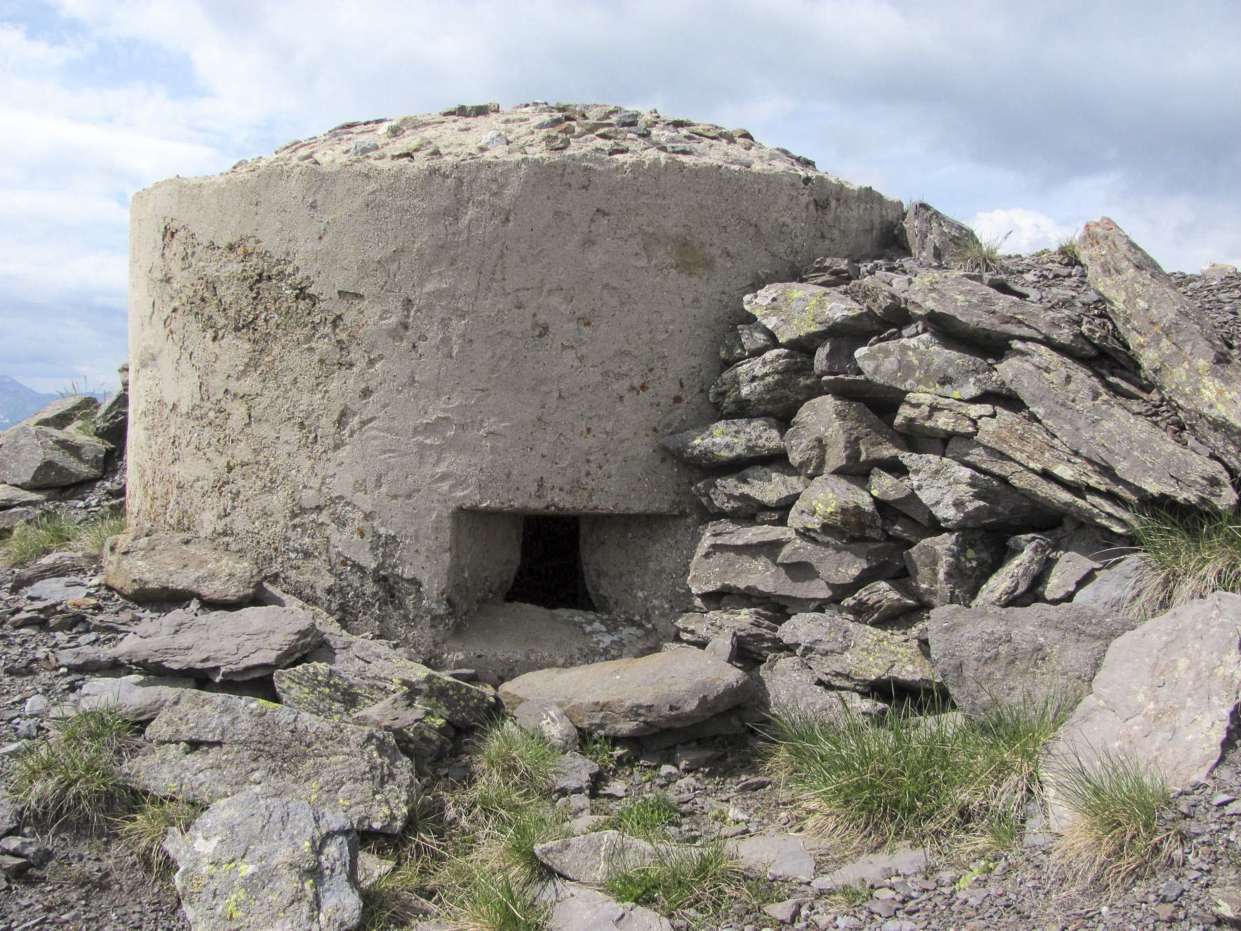Ligne Maginot - CRETE CIBIERES-GRANON A - (Blockhaus pour arme infanterie) - La forme spécifique des créneaux