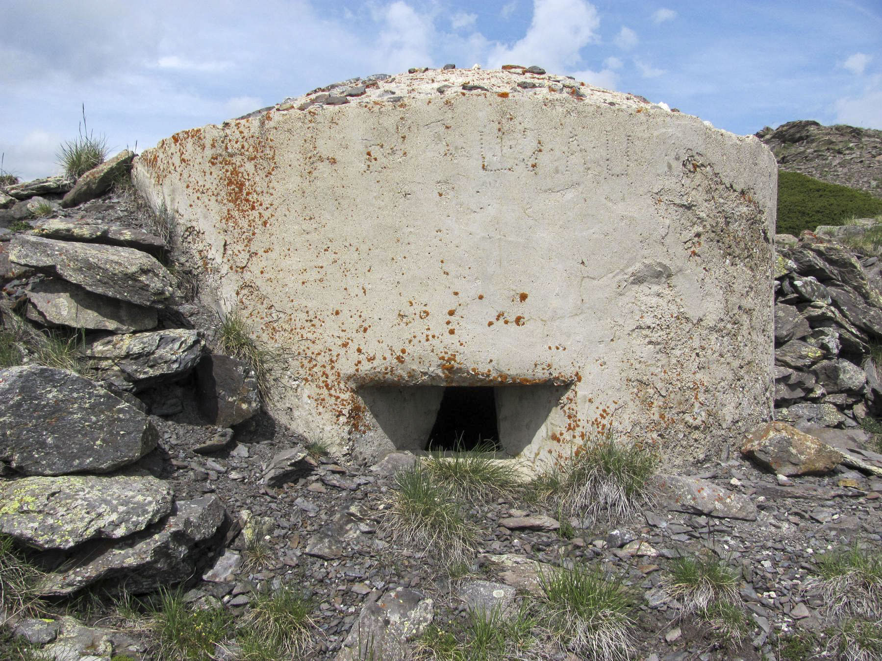 Ligne Maginot - CRETE CIBIERES-GRANON A - (Blockhaus pour arme infanterie) - La forme spécifique des créneaux