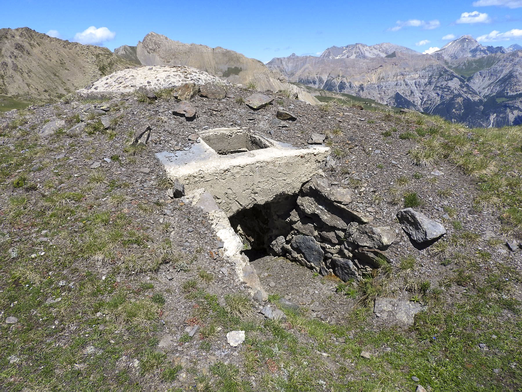 Ligne Maginot - CRETE CIBIERES-GRANON A - (Blockhaus pour arme infanterie) - L'entrée
