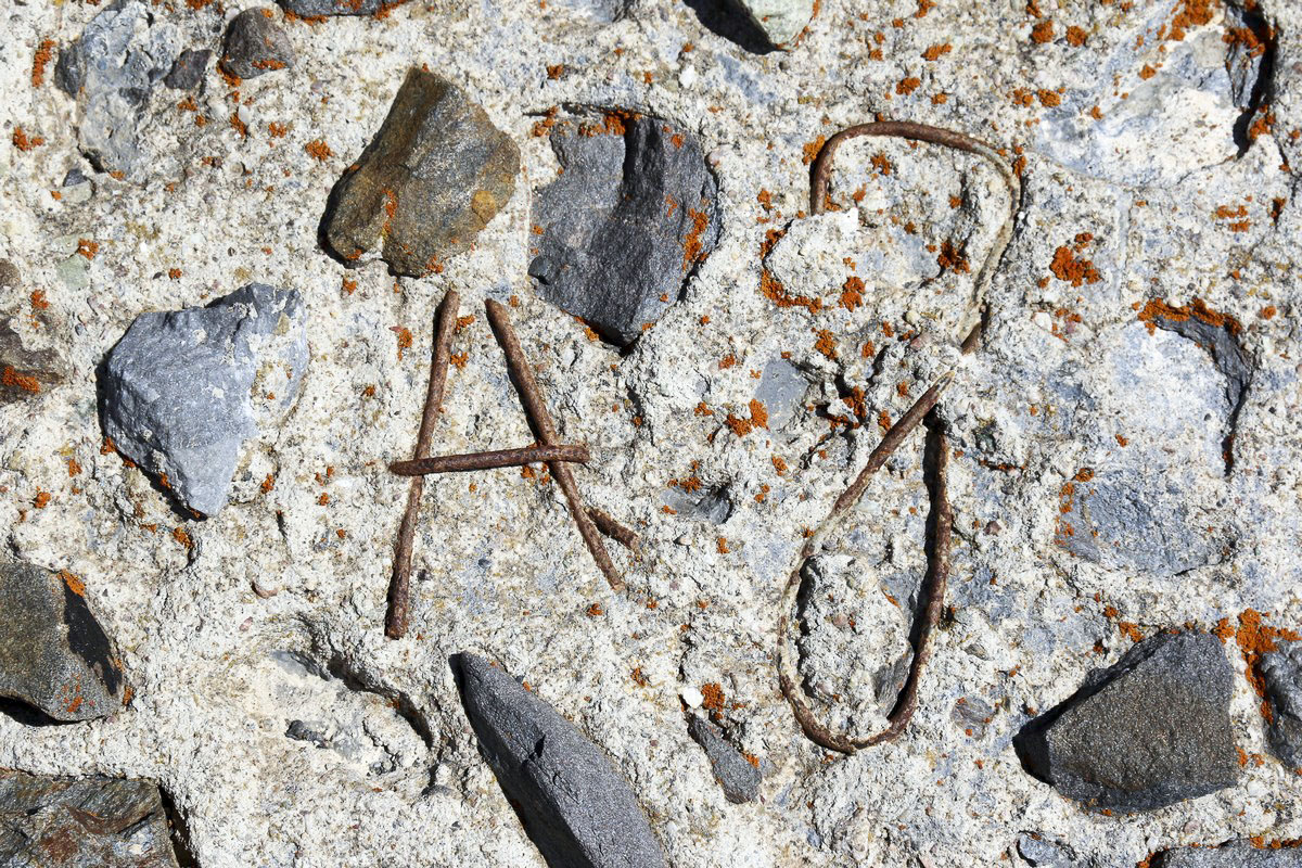 Ligne Maginot - CRETE CIBIERES-GRANON A - (Blockhaus pour arme infanterie) - Initiales d'un bâtisseur ?