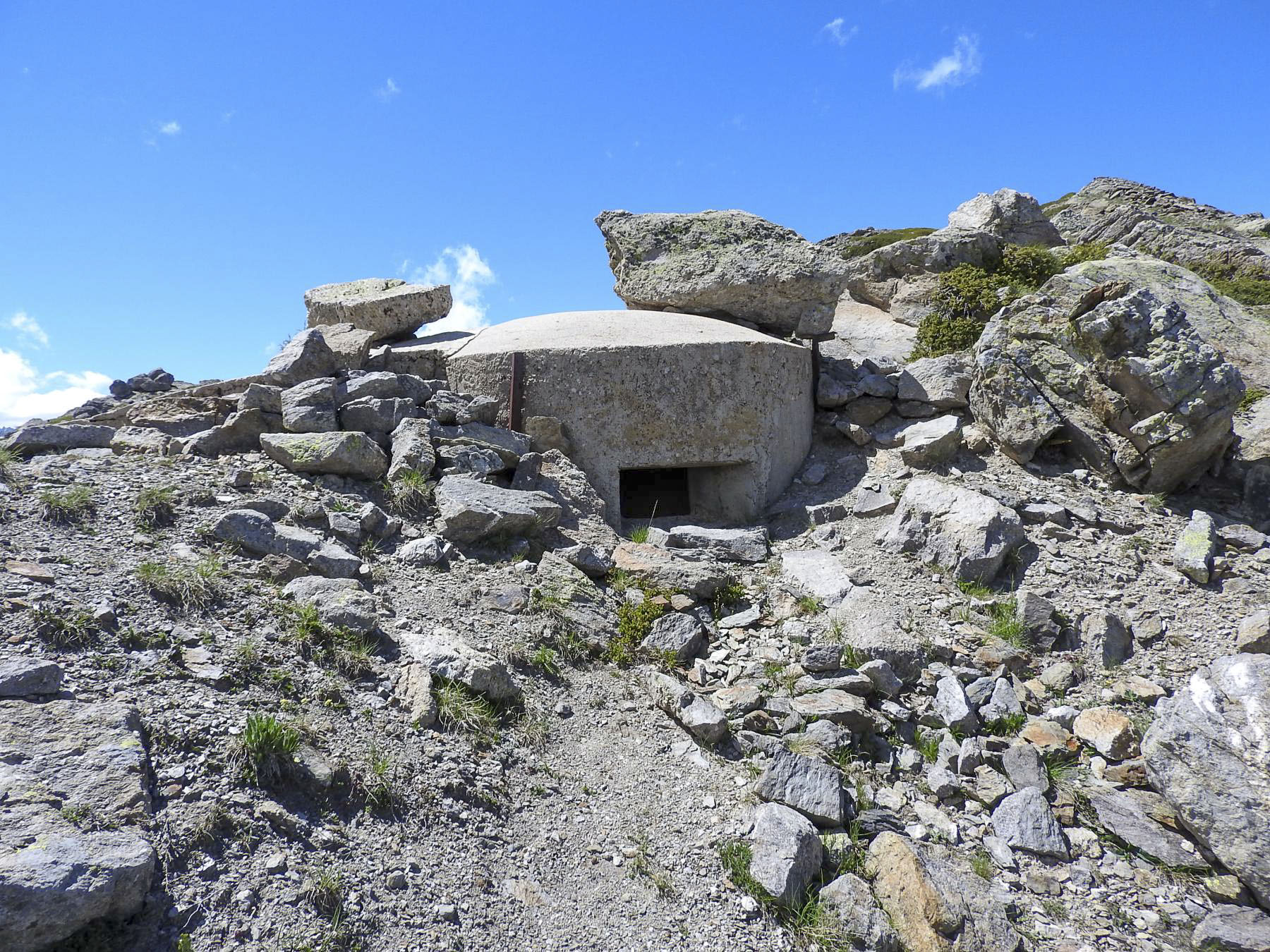 Ligne Maginot - CRETE CIBIERES-GRANON B - (Blockhaus pour arme infanterie) - La pilule type Briançon