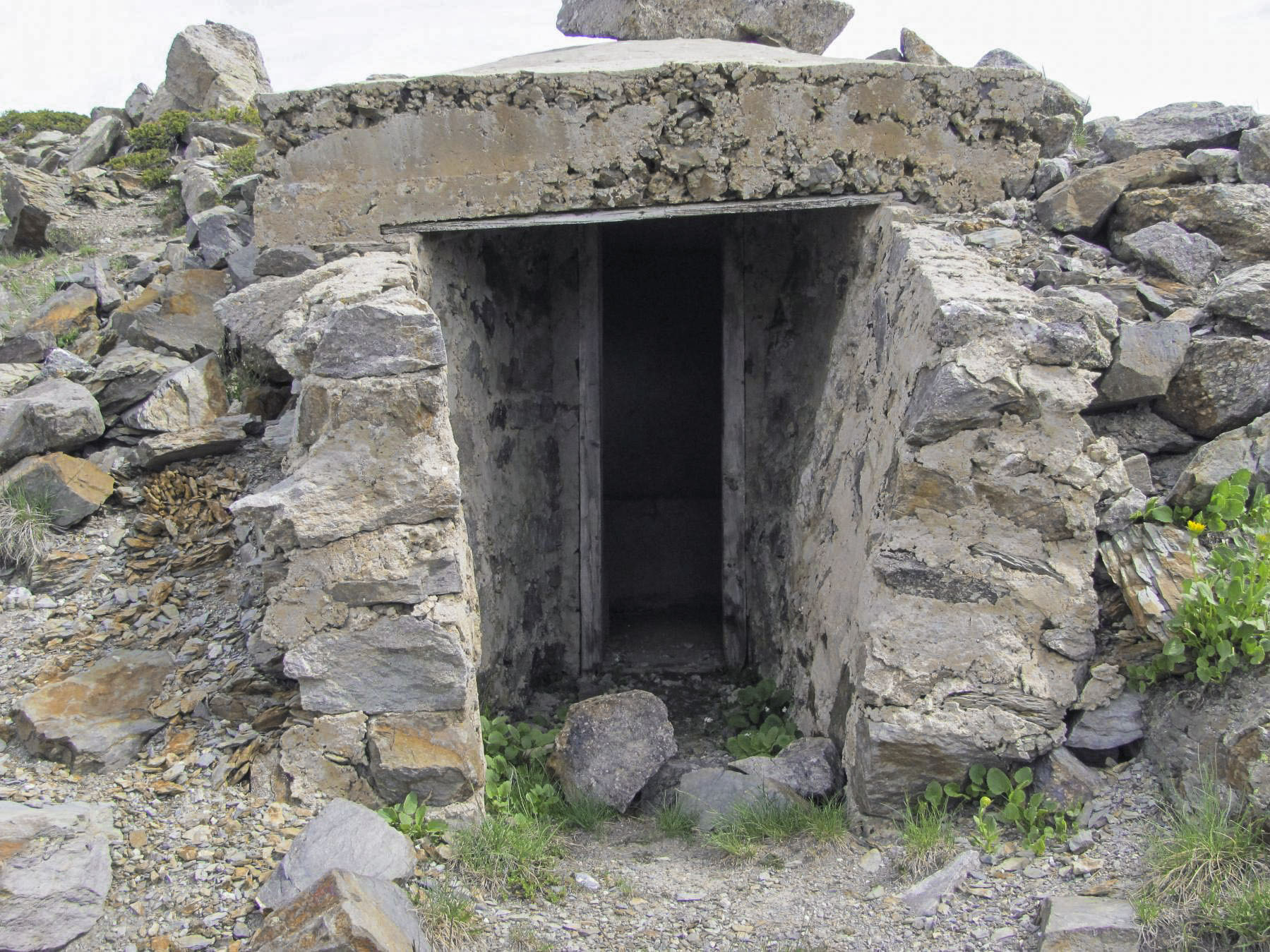 Ligne Maginot - CRETE CIBIERES-GRANON B - (Blockhaus pour arme infanterie) - L'entrée