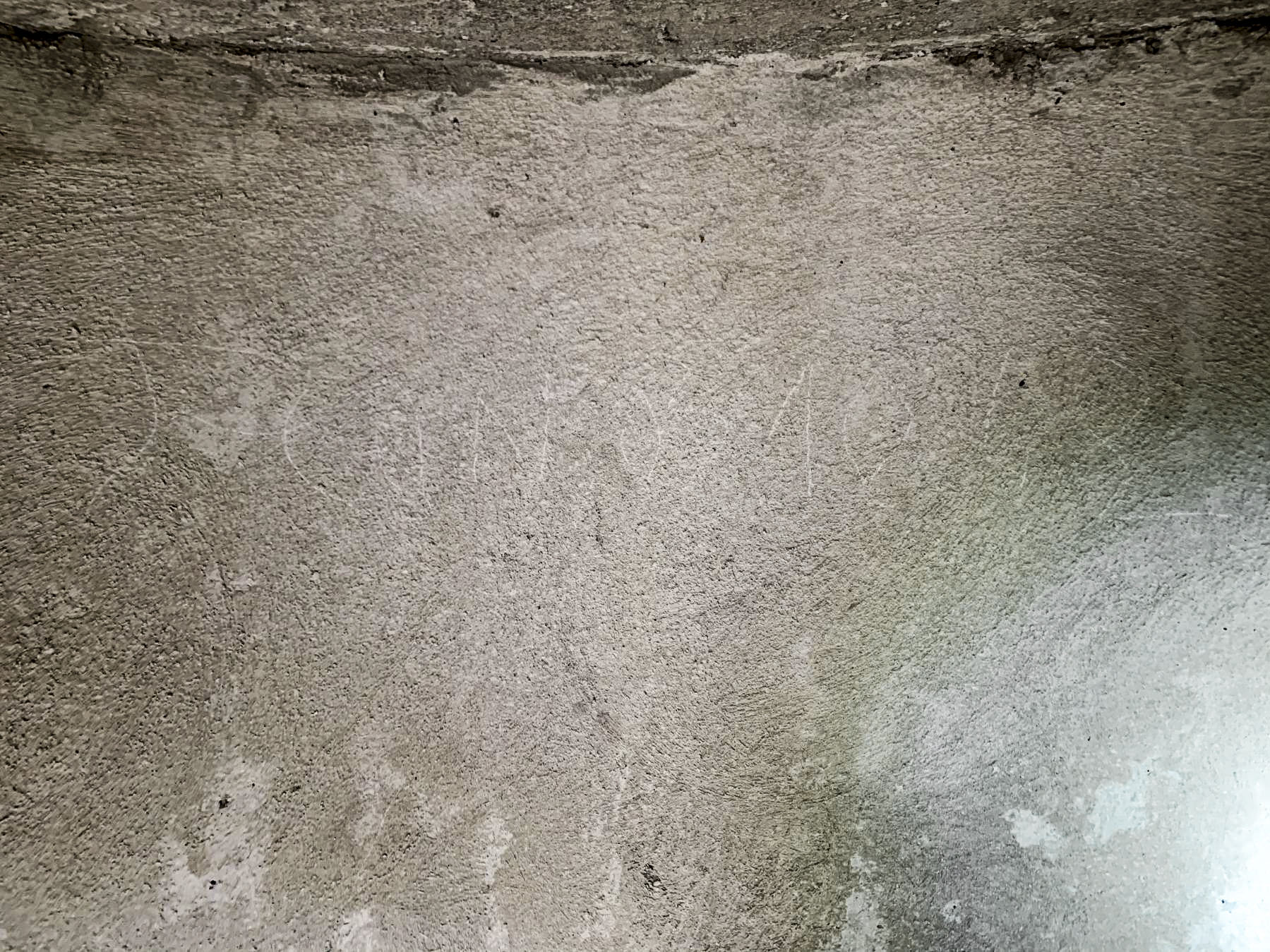 Ligne Maginot - CRETE DU GRAND MEYRET 3 - (Blockhaus pour arme infanterie) - On aperçoit très subtilement « jeano 194. »