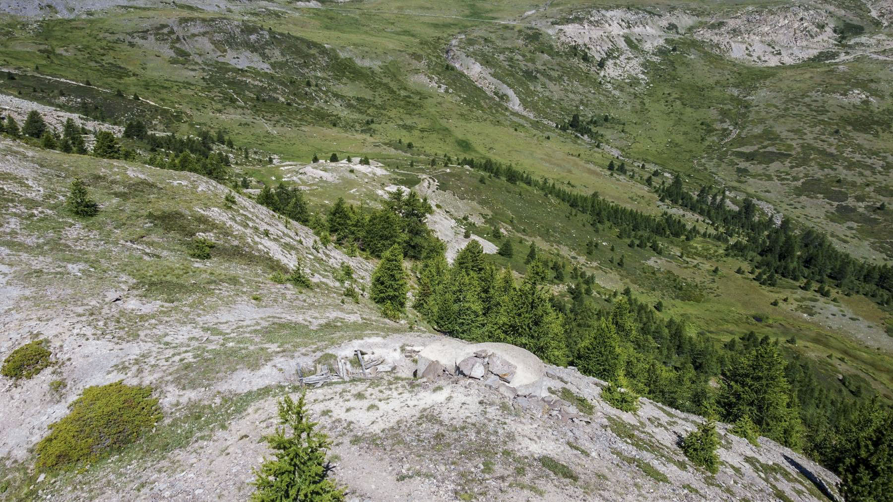 Ligne Maginot - CRETE DU GRAND MEYRET 2 - (Blockhaus pour arme infanterie) - En dessous l'ouvrage du Granon - ELLENA Daniel - CUNY Philippe
