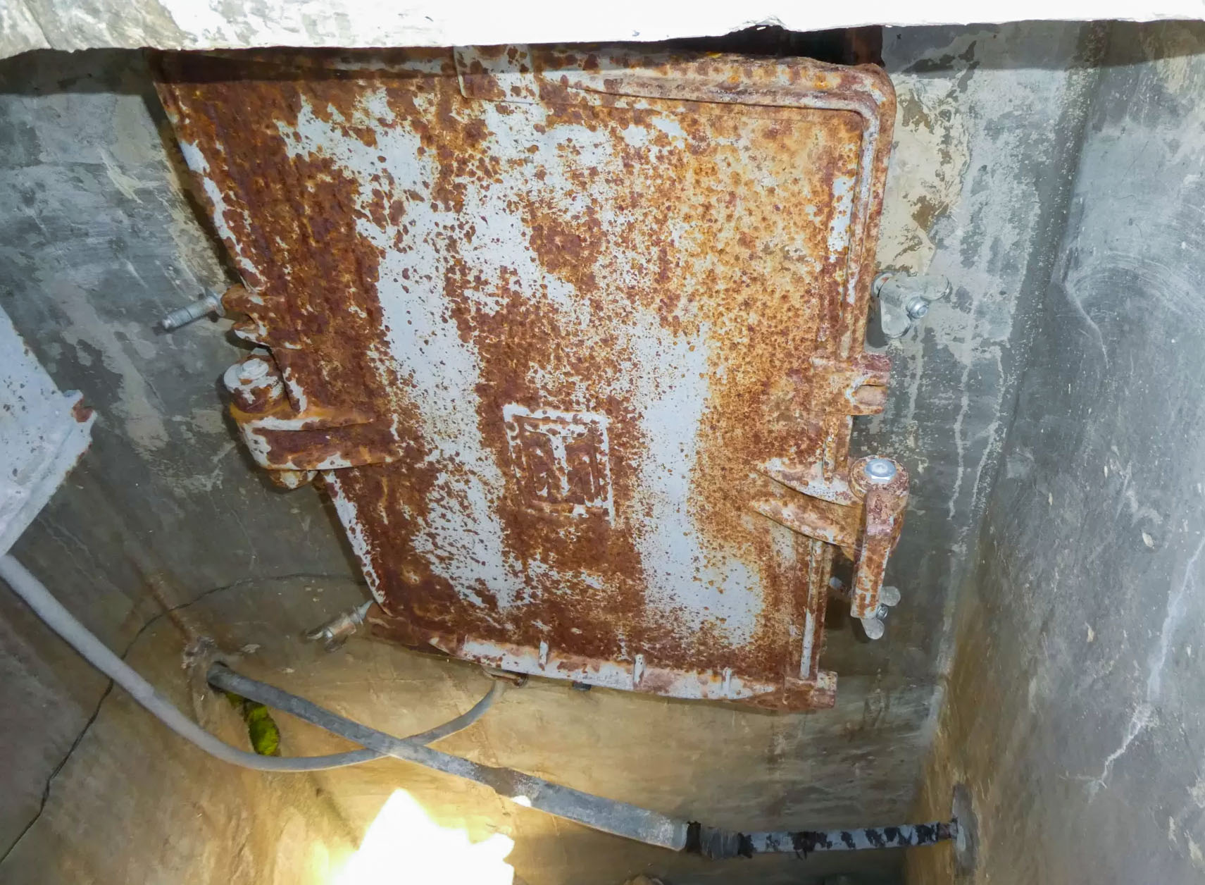 Ligne Maginot - SAINT JOSEPH NORD - (Chambre de coupure) - Le boitier répartiteur - ELLENA Daniel - CUNY Philippe