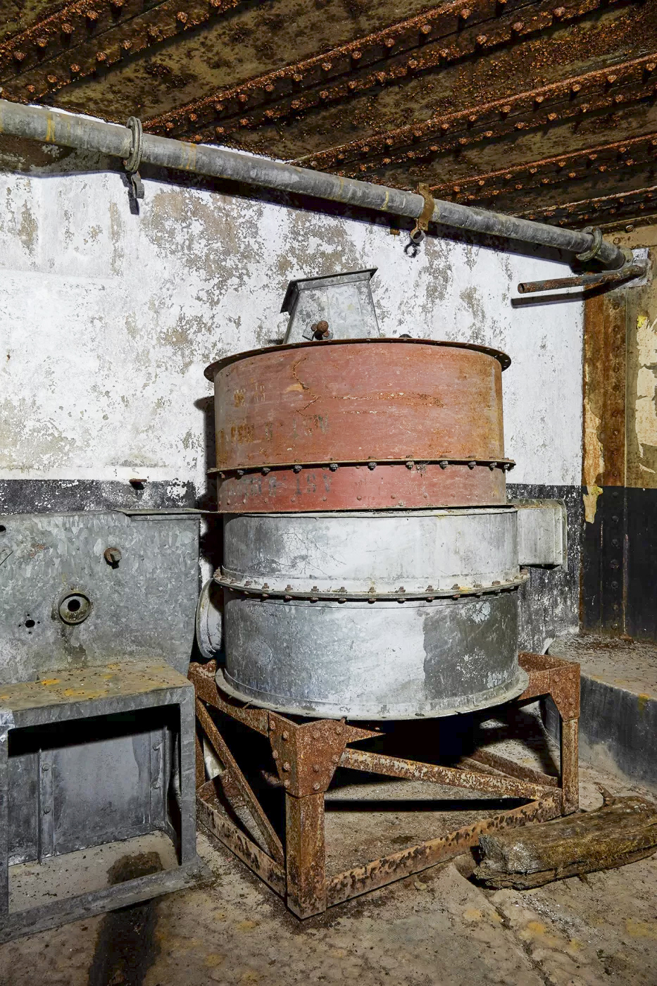 Ligne Maginot - BIESENBERG 3 - (Blockhaus pour arme infanterie) - Filtre à air et ventilation
 - David Palmer