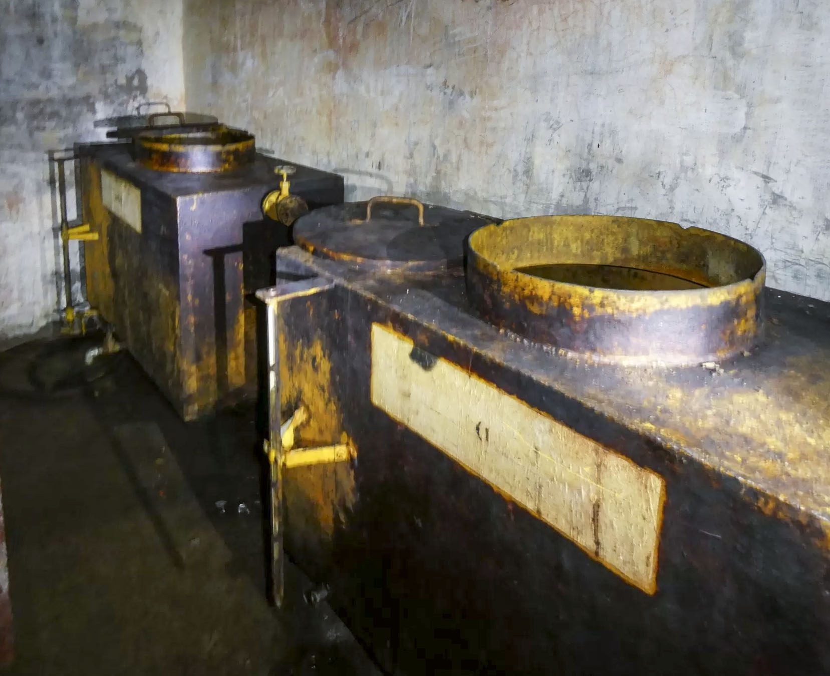 Ligne Maginot - SAPEY - (Ouvrage d'artillerie) - Citerne à huile moteur - ELLENA Daniel - CUNY Philippe