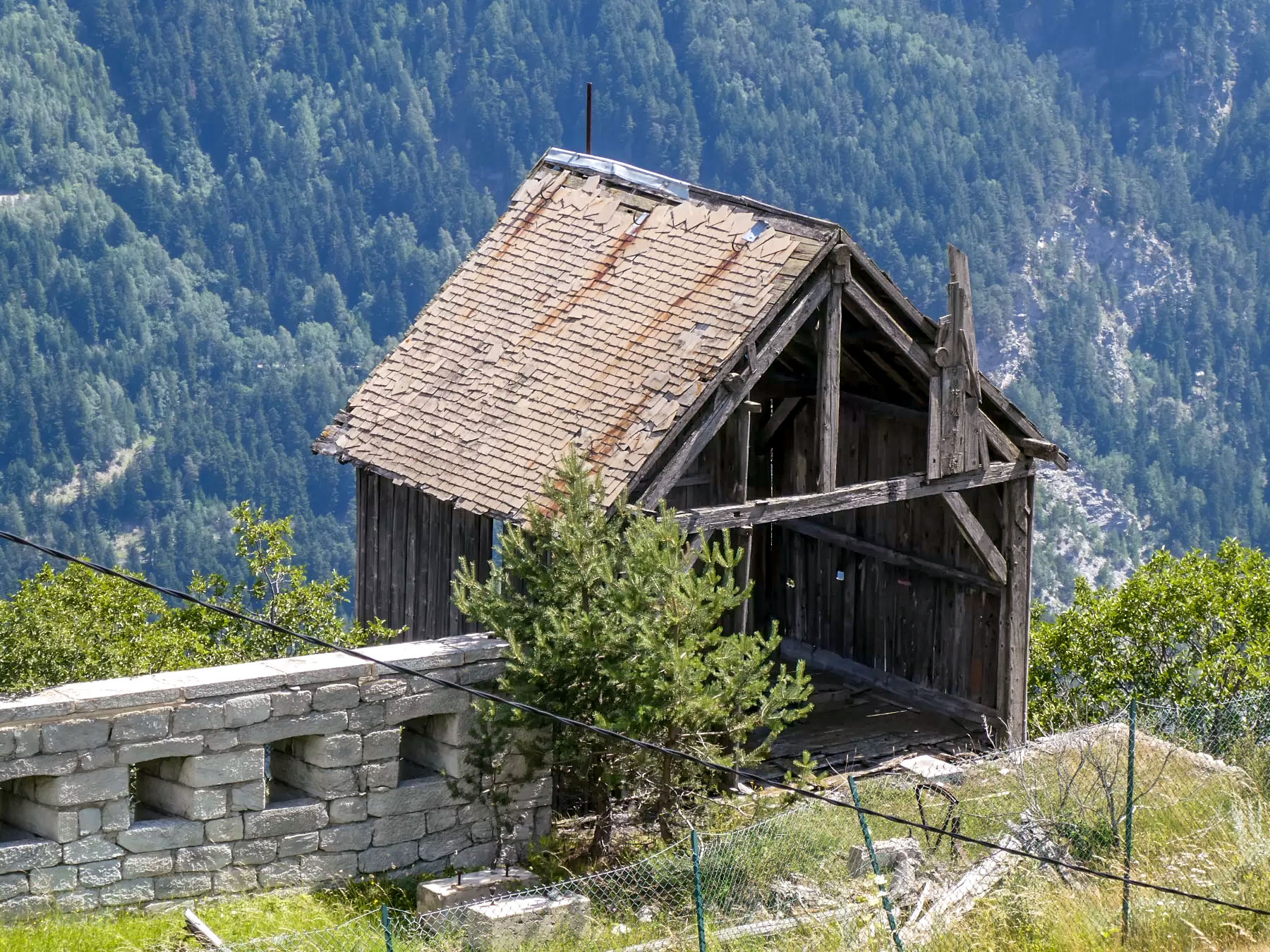 Ligne Maginot - TLFR - Téléphérique SAPEY-REPLATON - (RESEAU - Téléphérique (ligne)) - La station haute du téléphérique - ELLENA Daniel - CUNY Philippe