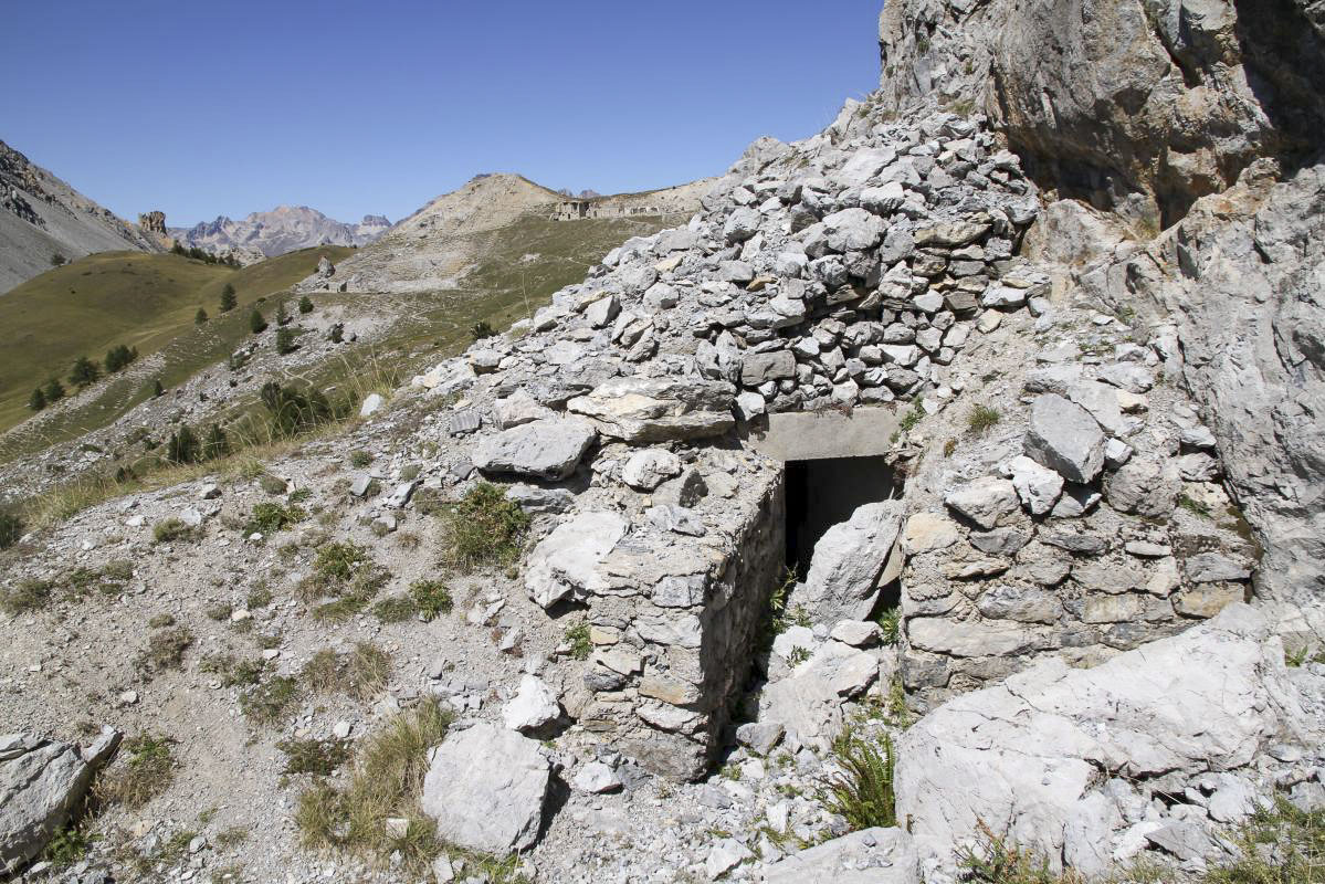 Ligne Maginot - LES ACLES EST 2 - (Blockhaus pour arme infanterie) - 