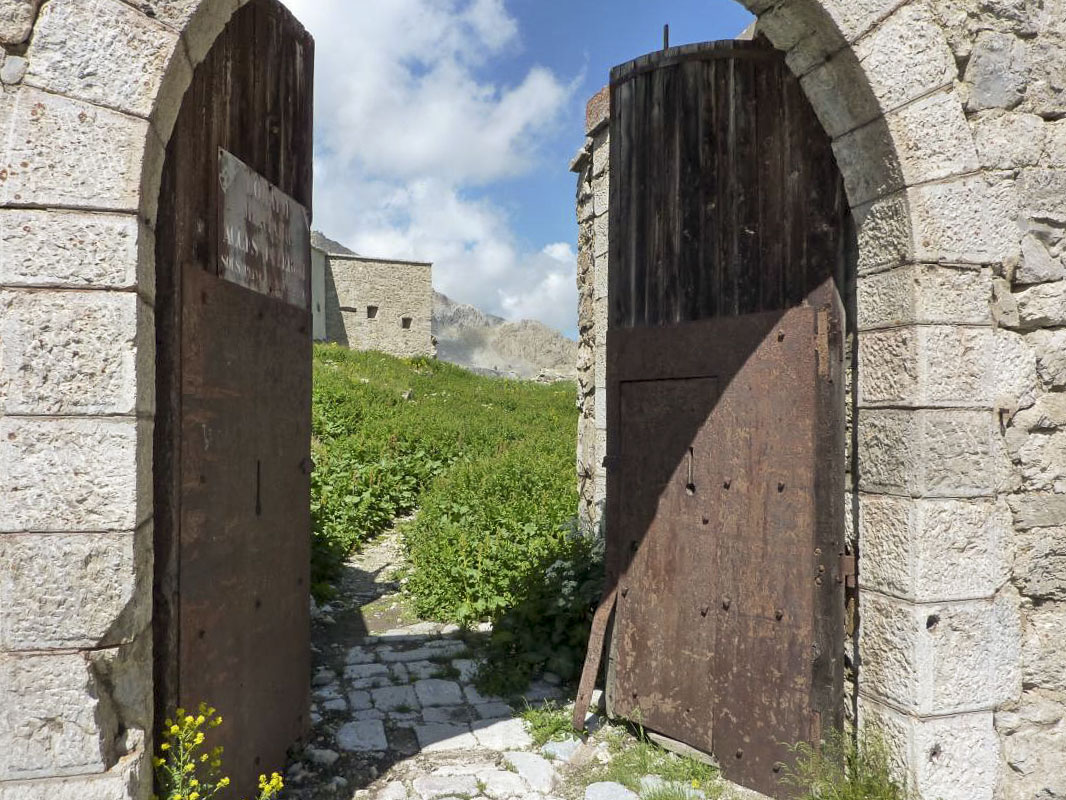 Ligne Maginot - L'OLIVE (BATTERIE CAVERNE) - (Position d'artillerie préparée) - L'entrée du fort - ELLENA-CUNY