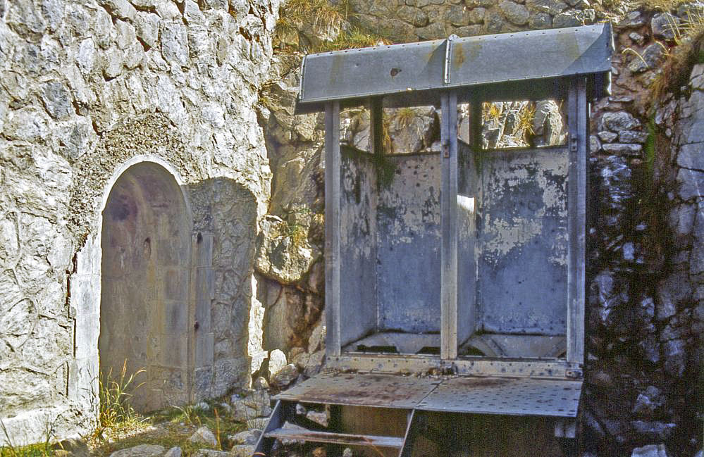 Ligne Maginot - L'OLIVE (BATTERIE CAVERNE) - (Position d'artillerie préparée) - Les latrines extérieures