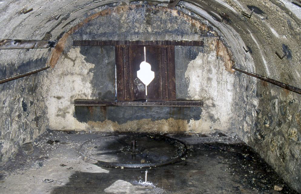 Ligne Maginot - L'OLIVE (BATTERIE CAVERNE) - (Position d'artillerie préparée) - Une des casemates de 75