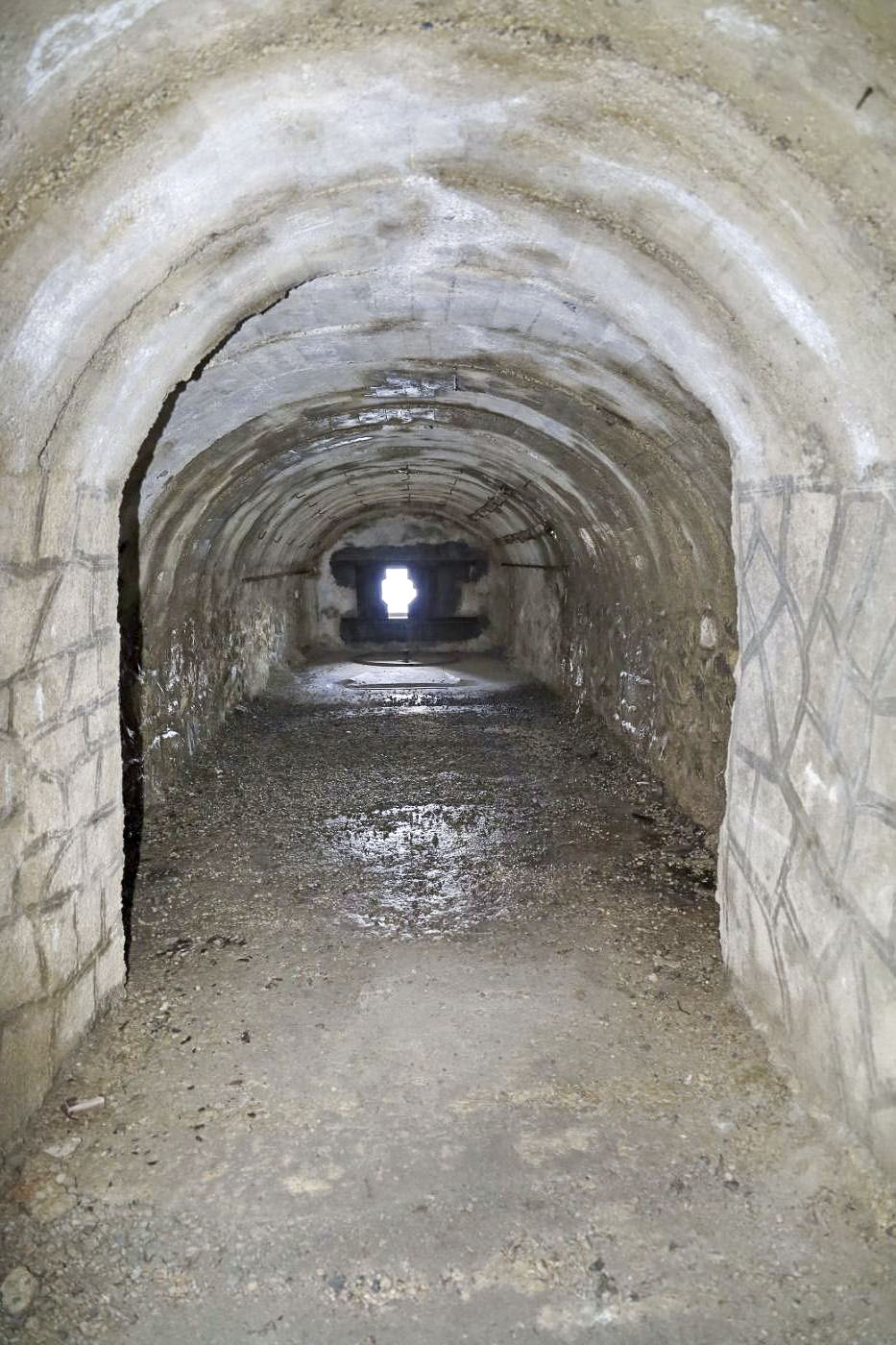 Ligne Maginot - L'OLIVE (BATTERIE CAVERNE) - (Position d'artillerie préparée) - Casemate 'Echelle', intérieur