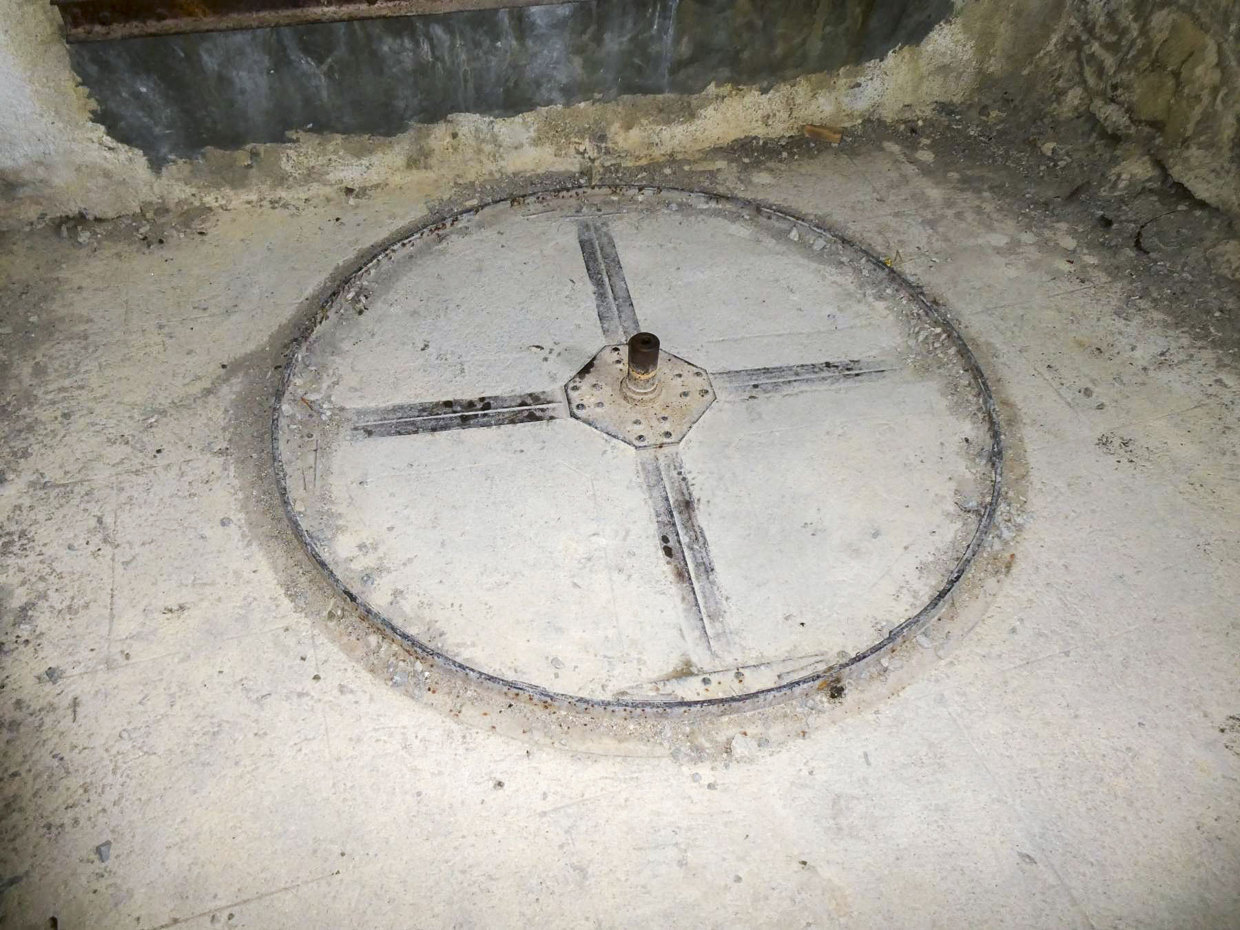 Ligne Maginot - L'OLIVE (BATTERIE CAVERNE) - (Position d'artillerie préparée) -  - ELLENA Daniel - CUNY Philippe