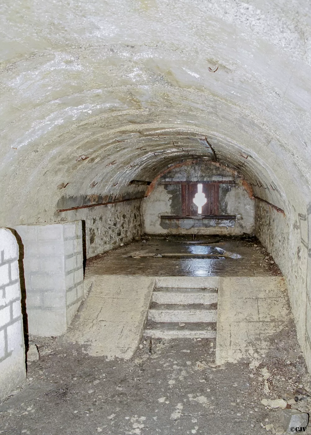 Ligne Maginot - L'OLIVE (BATTERIE CAVERNE) - (Position d'artillerie préparée) - La deuxième casemate pour canon de 75