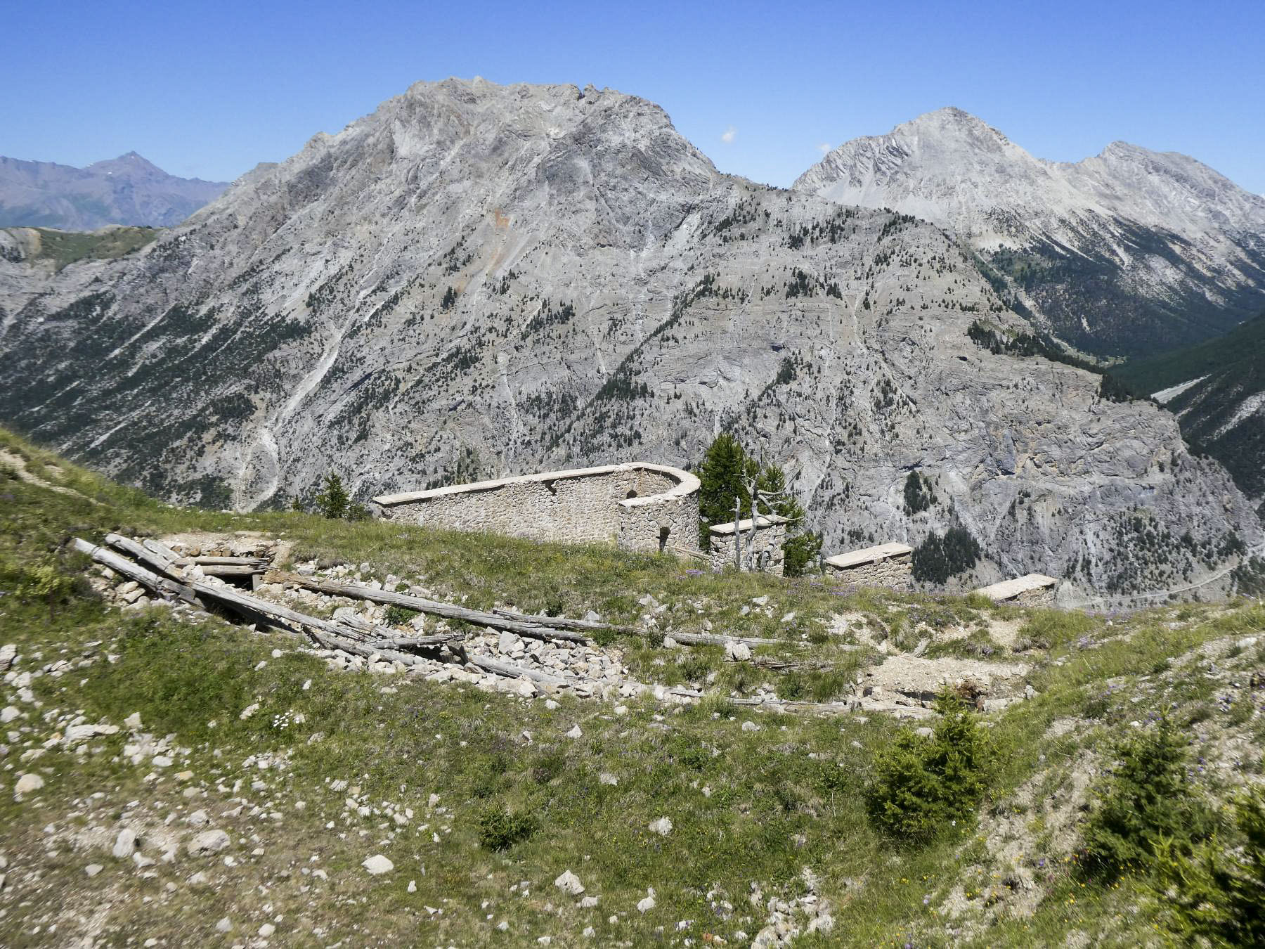 Ligne Maginot - L'OLIVE (BATTERIE CAVERNE) - (Position d'artillerie préparée) - Deuxième tranchée couverte - ELLENA Daniel - CUNY Philippe