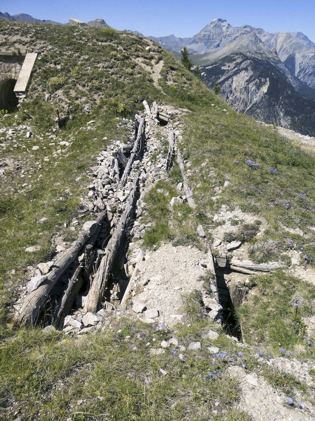 Ligne Maginot - L'OLIVE (BATTERIE CAVERNE) - (Position d'artillerie préparée) - Deuxième tranchée couverte - ELLENA Daniel - CUNY Philippe