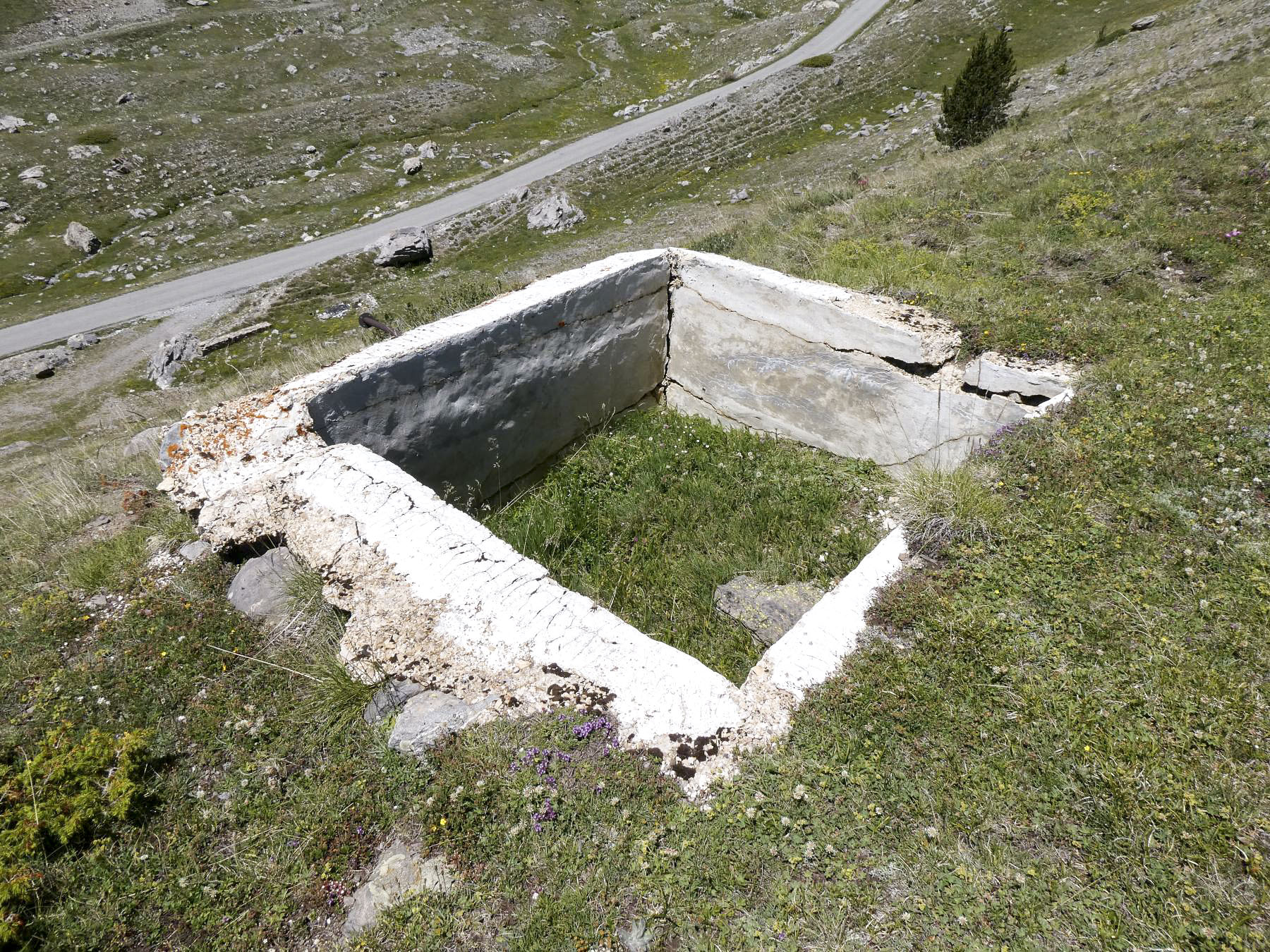 Ligne Maginot - SAINT JOSEPH - (Central téléphonique isolé) - Bassin d'alimentation d'eau du CT - ELLENA Daniel - CUNY Philippe