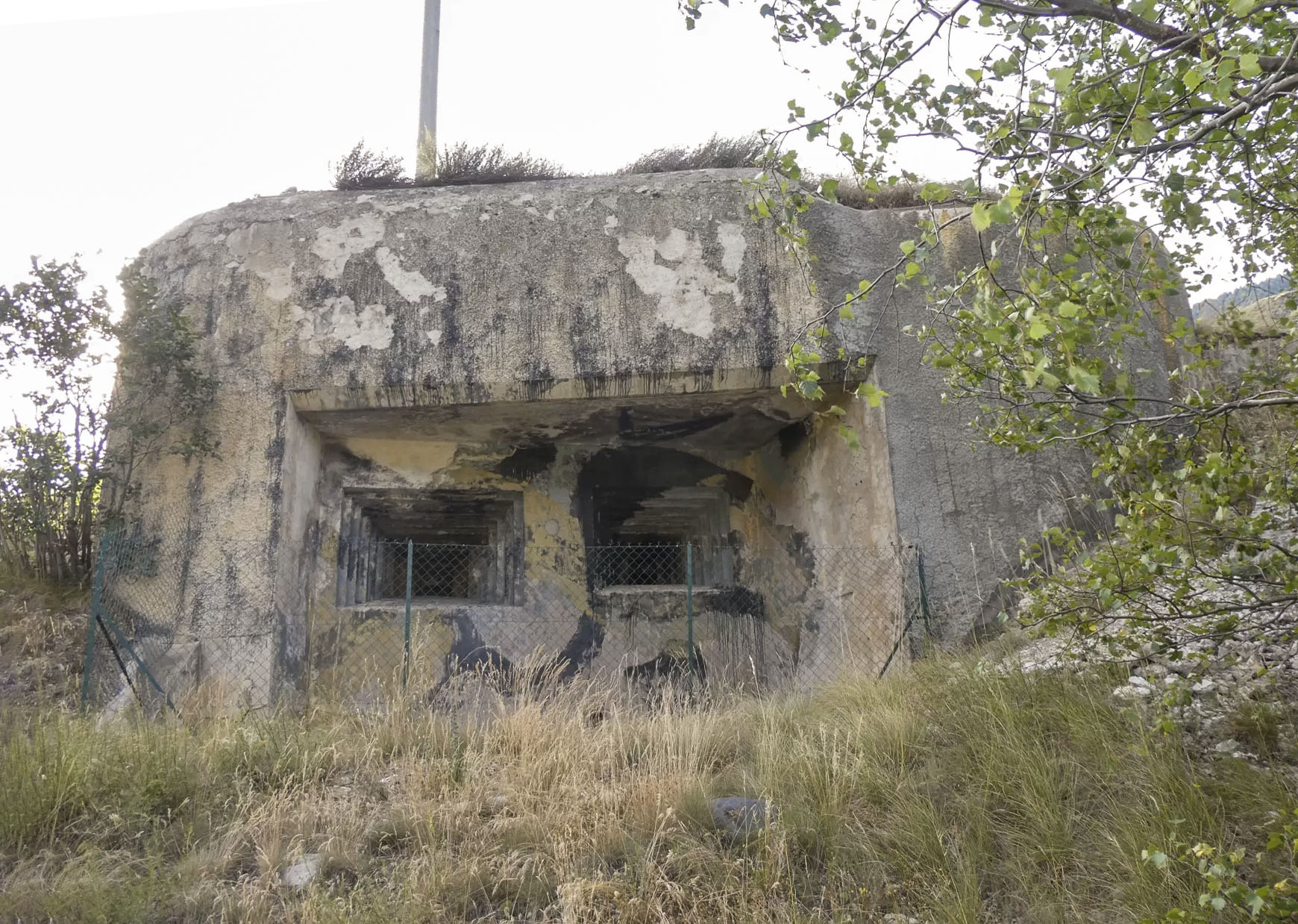 Ligne Maginot - SAINT GOBAIN - (Ouvrage d'infanterie) - Bloc 2
Créneaux JM/AC 47  - ELLENA Daniel - CUNY Philippe