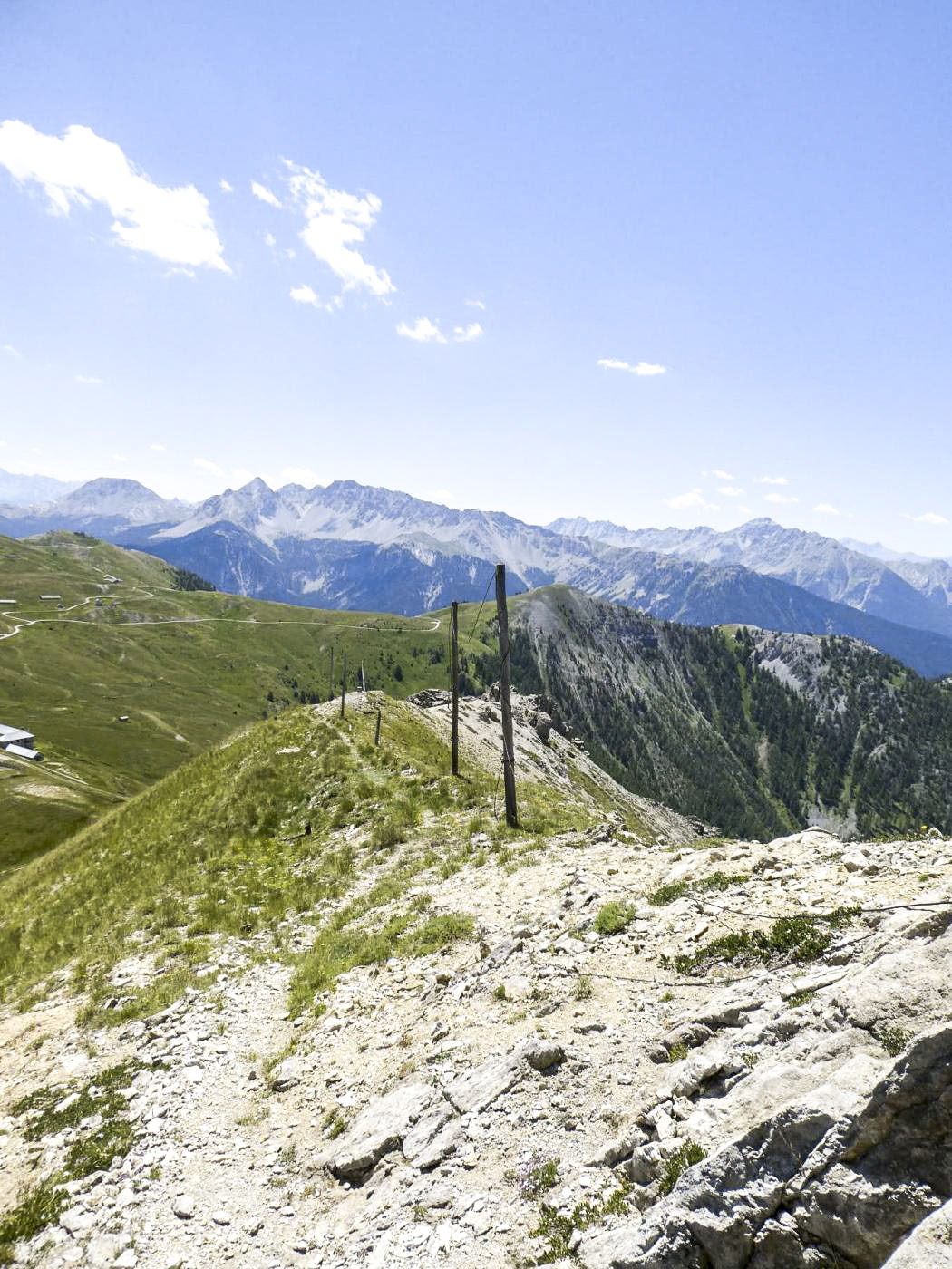 Ligne Maginot - JANUS - (Ouvrage d'artillerie) - Chemin d'accès hivernal de l'ouvrage par la crête.  - ELLENA Daniel - CUNY Philippe