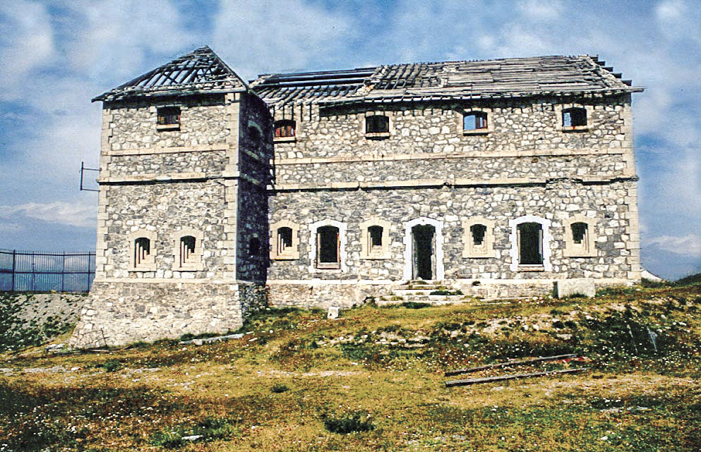Ligne Maginot - JANUS - (Ouvrage d'artillerie) - Le casernement extérieur, 
construit initialement pour l'ouvrage Séré de Rivieres
