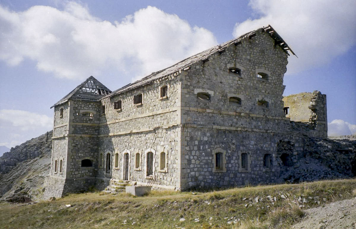Ligne Maginot - JANUS - (Ouvrage d'artillerie) - Le casernement