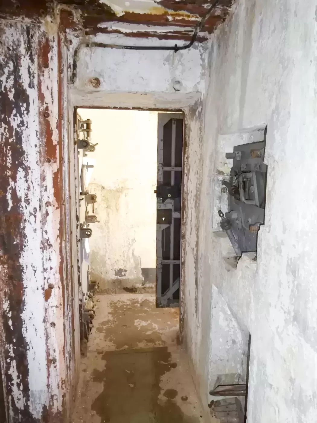 Ligne Maginot - JANUS - (Ouvrage d'artillerie) - Bloc 1
Entrée des hommes
 - ELLENA Daniel - CUNY Philippe