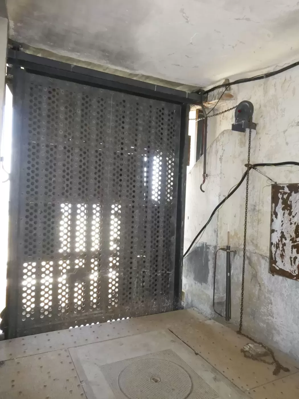 Ligne Maginot - JANUS - (Ouvrage d'artillerie) - Bloc 1
Le pont levis - ELLENA Daniel - CUNY Philippe