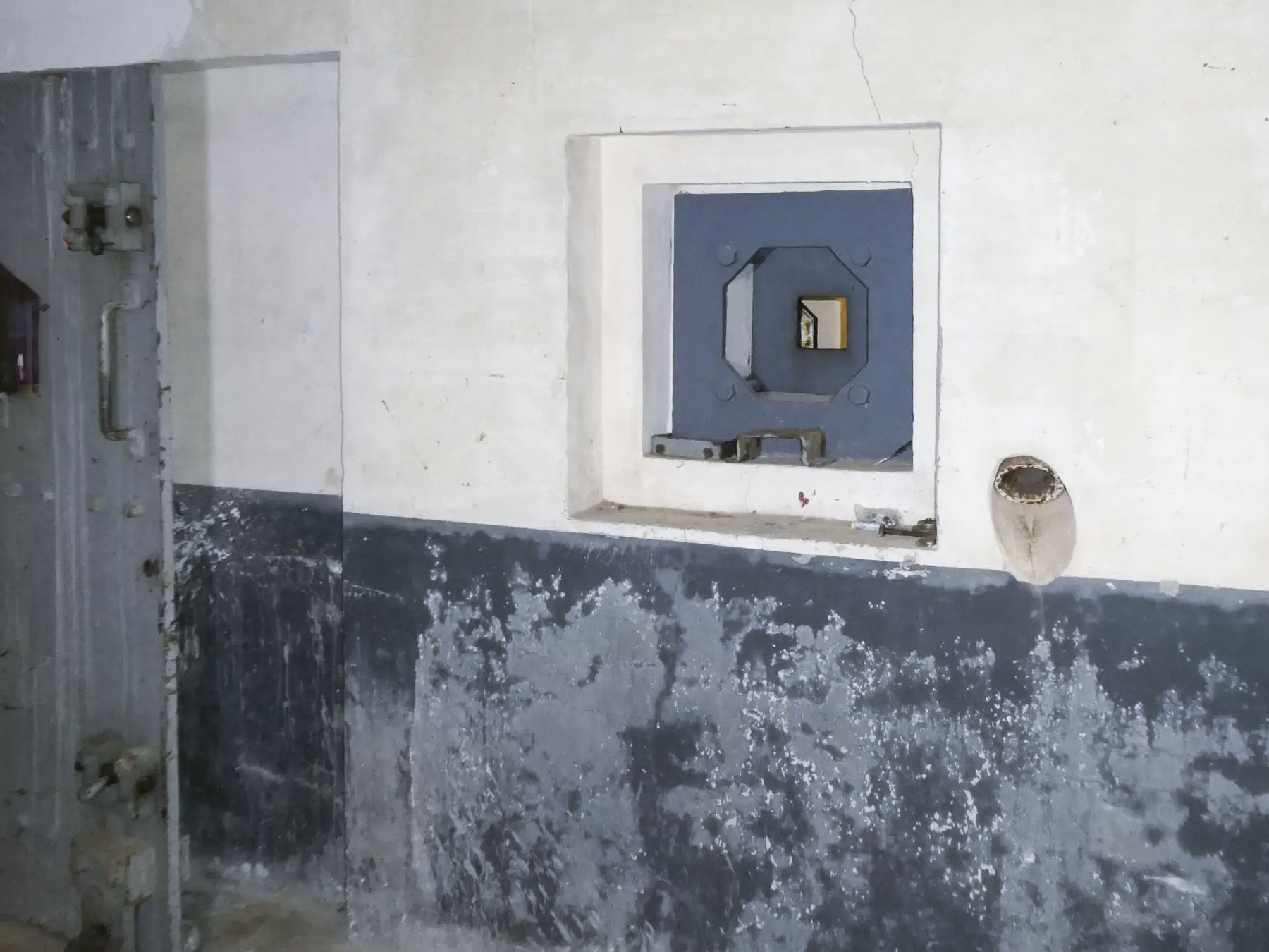 Ligne Maginot - JANUS - (Ouvrage d'artillerie) - Bloc 1
Créneau de défense intérieure - ELLENA Daniel - CUNY Philippe