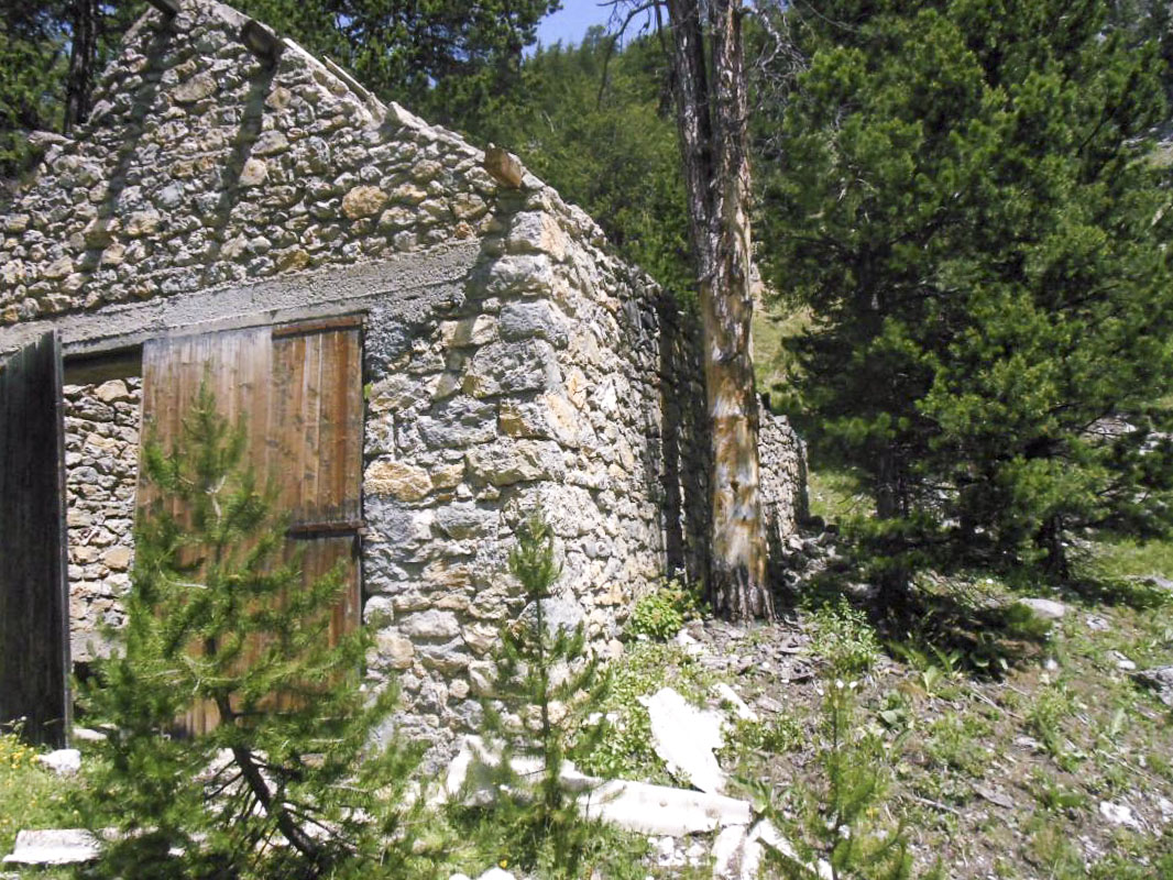 Ligne Maginot - EYRETTE (154° RAP - 6° BIE) - (Position d'artillerie préparée) - L'extérieur d'une maisonnette abri pour mortier de 280 mm; très jolie maisonnette en pierre de taille
