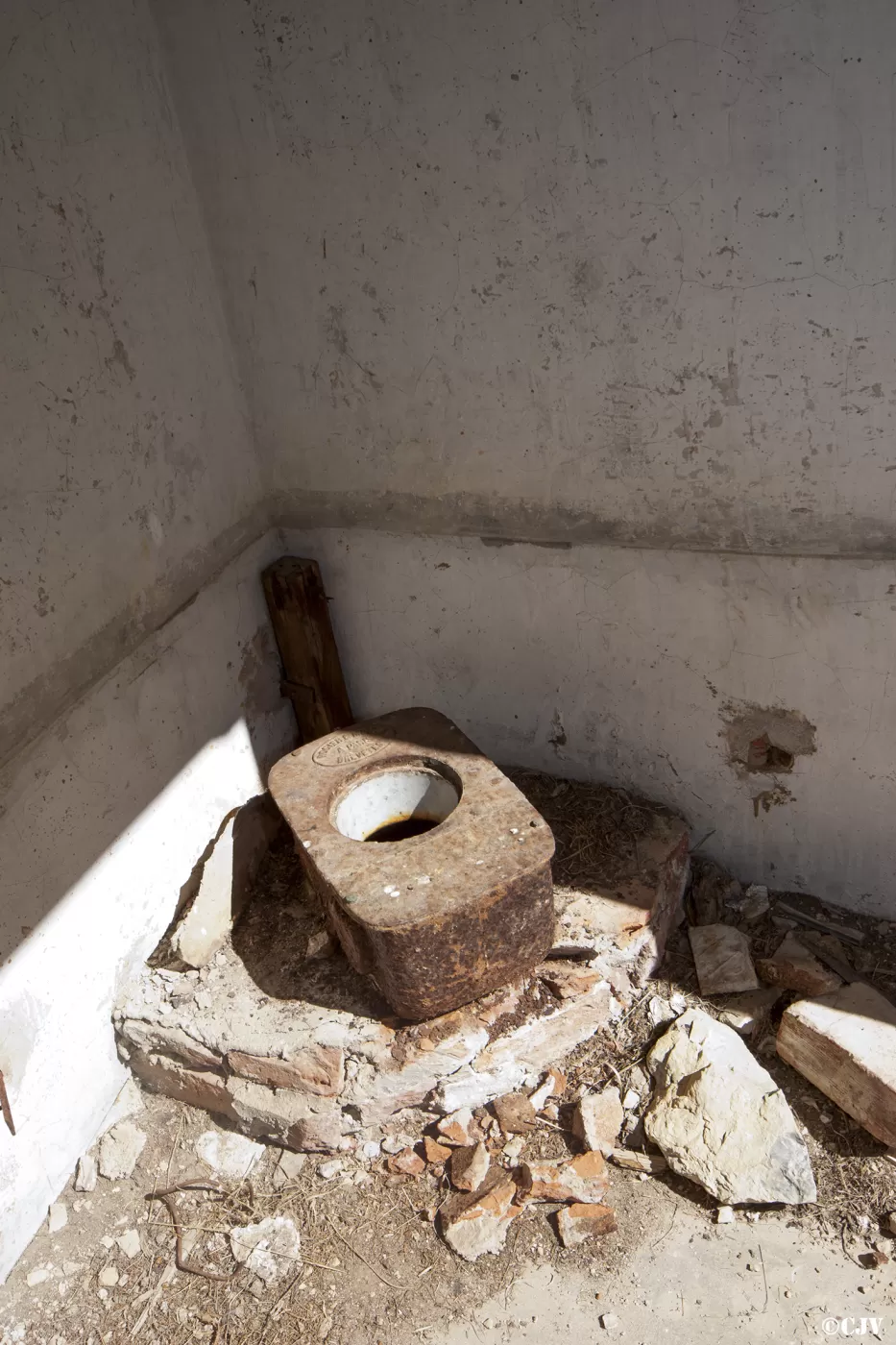 Ligne Maginot - FORT DE LA CROIX DE BRETAGNE (154° RAP - 7° BIE) - (Position d'artillerie préparée) - Restes du toilet des officiers