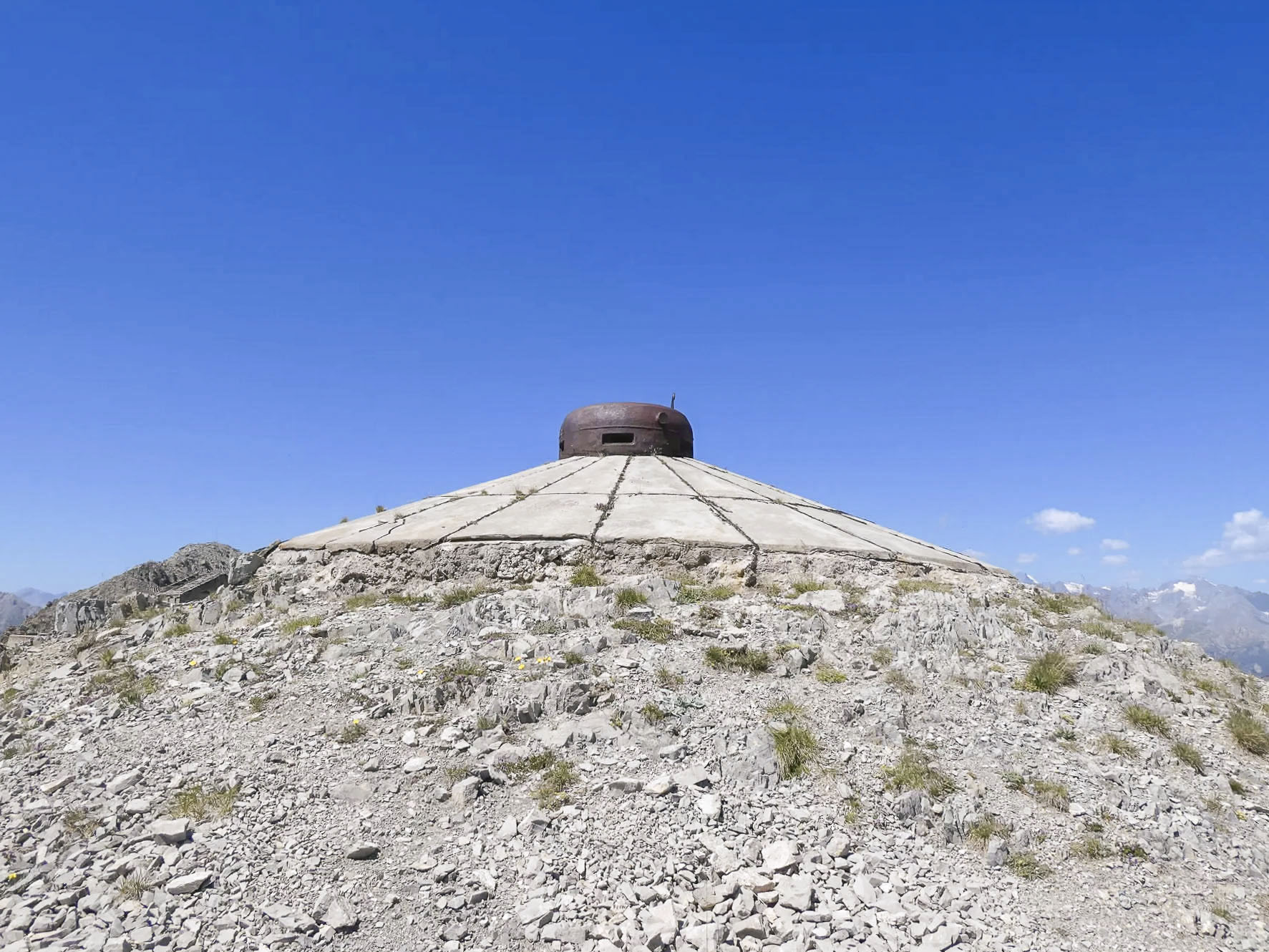Ligne Maginot - JANUS - (Ouvrage d'artillerie) - Bloc 4
La cloche VDP - ELLENA Daniel - CUNY Philippe