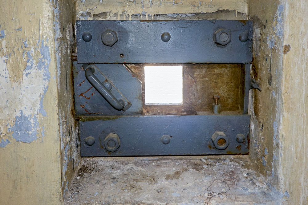 Ligne Maginot - JANUS - (Ouvrage d'artillerie) - Bloc 2
Créneau FM latéral au niveau supérieur - Michel Teiten