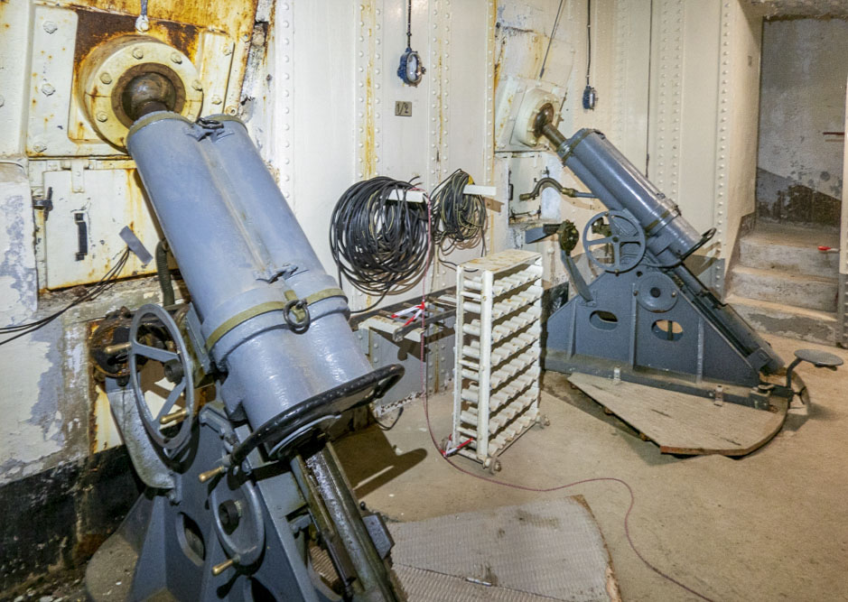 Ligne Maginot - JANUS - (Ouvrage d'artillerie) - Bloc 2
Chambre de tir des deux mortiers de 81 - Michel Teiten