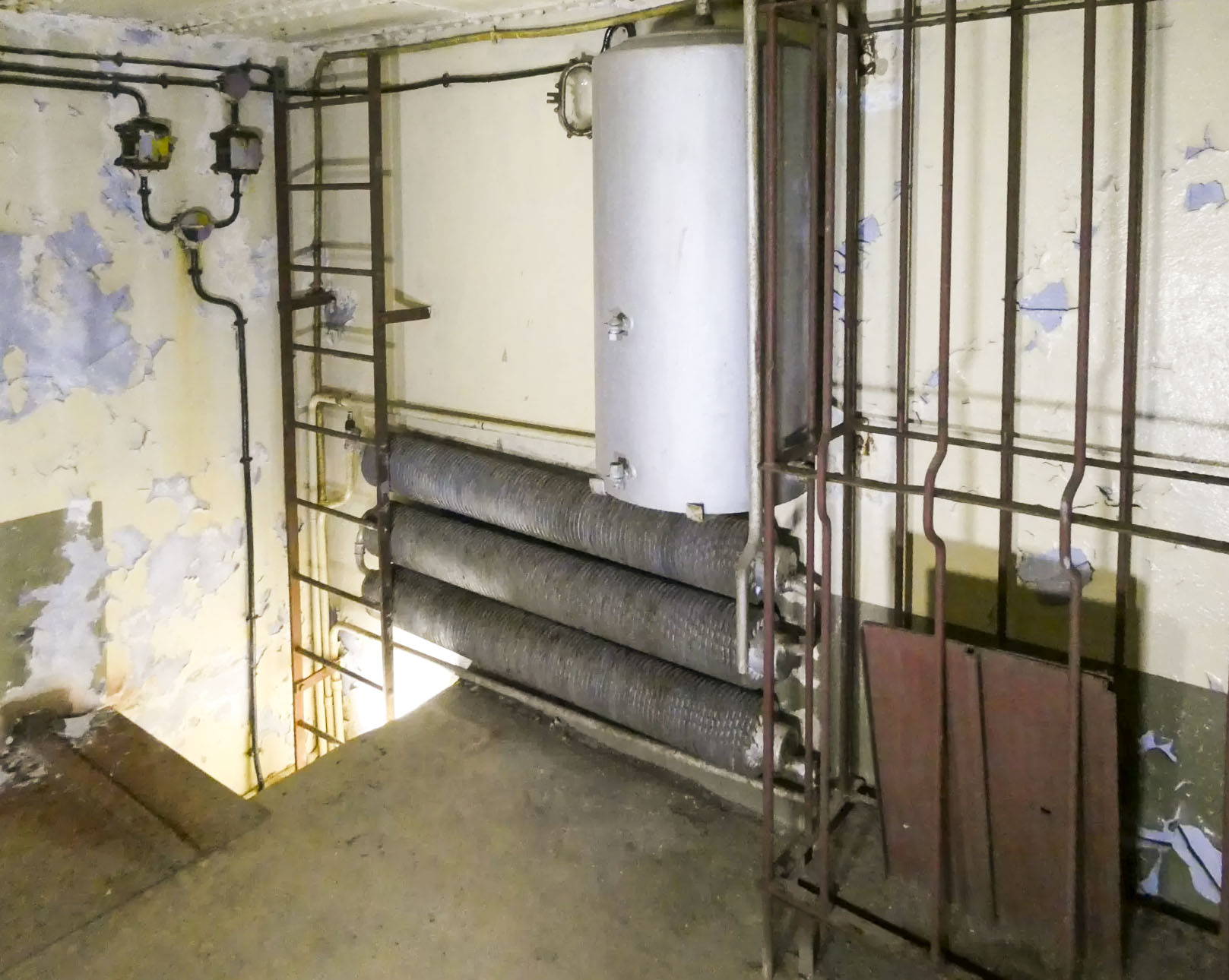 Ligne Maginot - JANUS - (Ouvrage d'artillerie) - Bloc 2
L'étage supérieur - ELLENA Daniel - CUNY Philippe