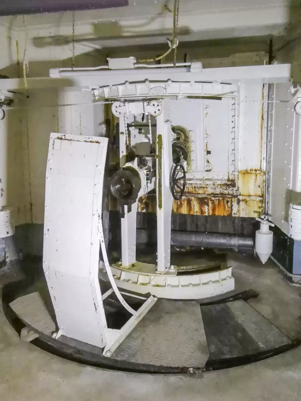 Ligne Maginot - JANUS - (Ouvrage d'artillerie) - Bloc 3
Mortier de 75 mle 31

 - ELLENA Daniel - CUNY Philippe